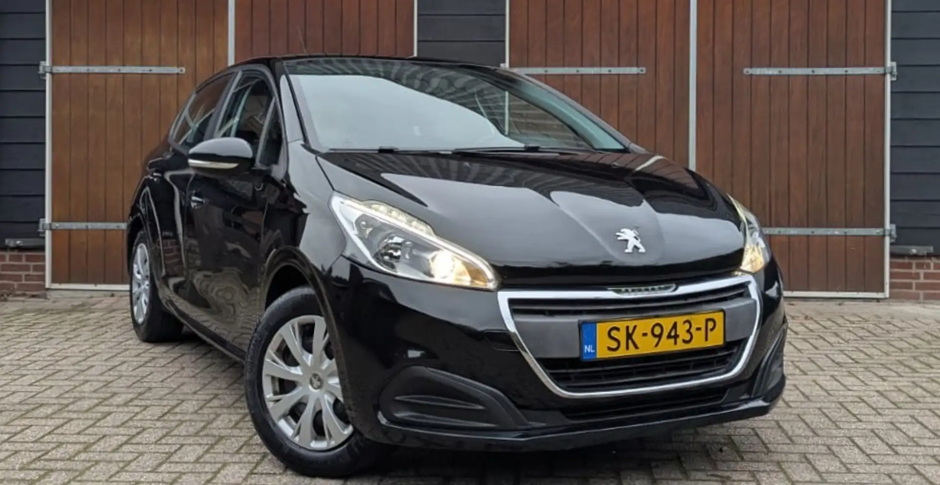 Peugeot 208 1.2 Bluetooth, Nieuwe distributieriem, NAP, 5 deur Zwart - 1