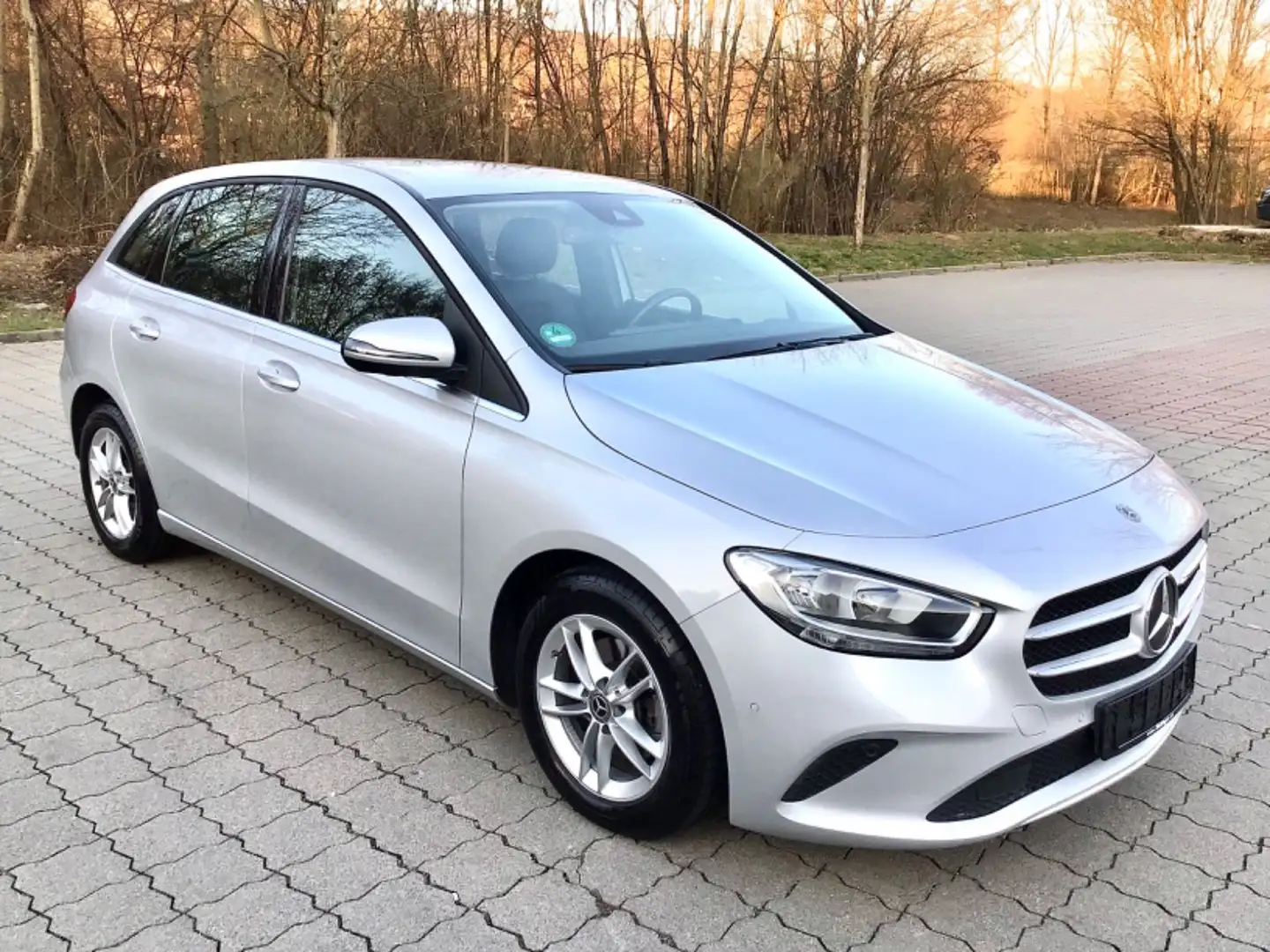 Mercedes-Benz B 180 d Style 7G-DCT Gehobene Ausst.1 Hand.TÜV NEU ! Gris - 1