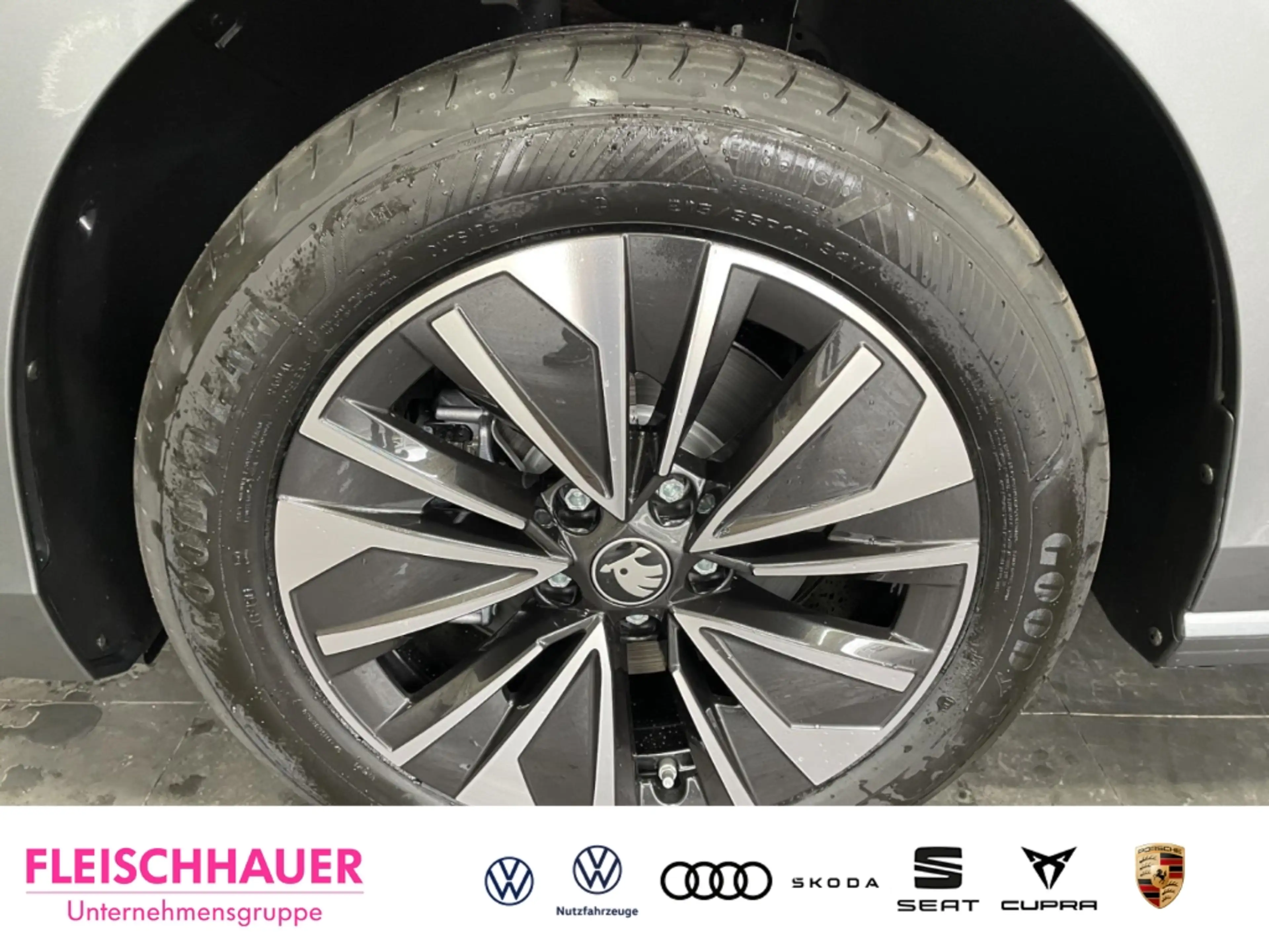 Skoda Superb Combi Selection 2,0 TDI AHK Standhzg. LED — photo 7