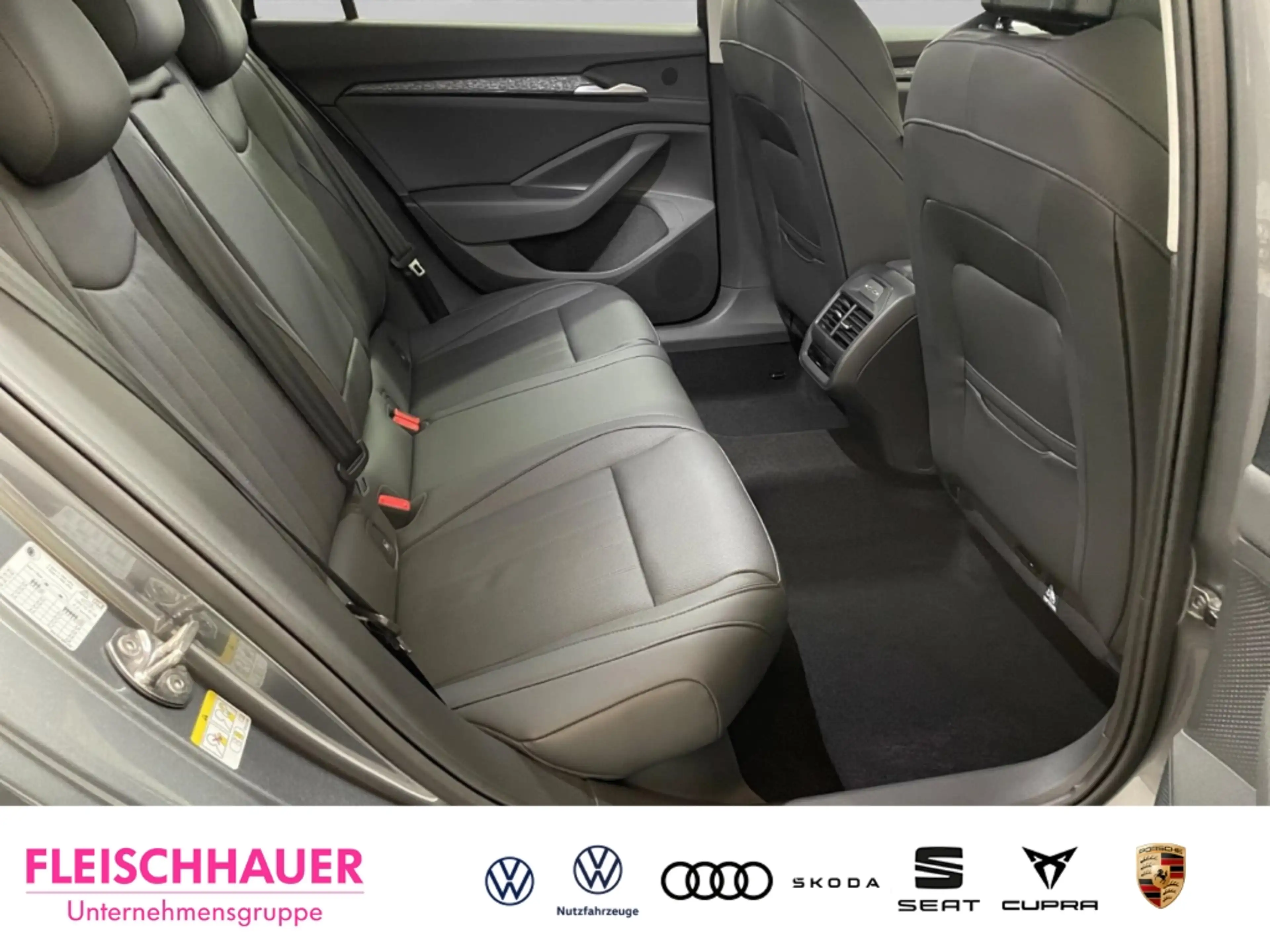 Skoda Superb Combi Selection 2,0 TDI AHK Standhzg. LED — photo 9