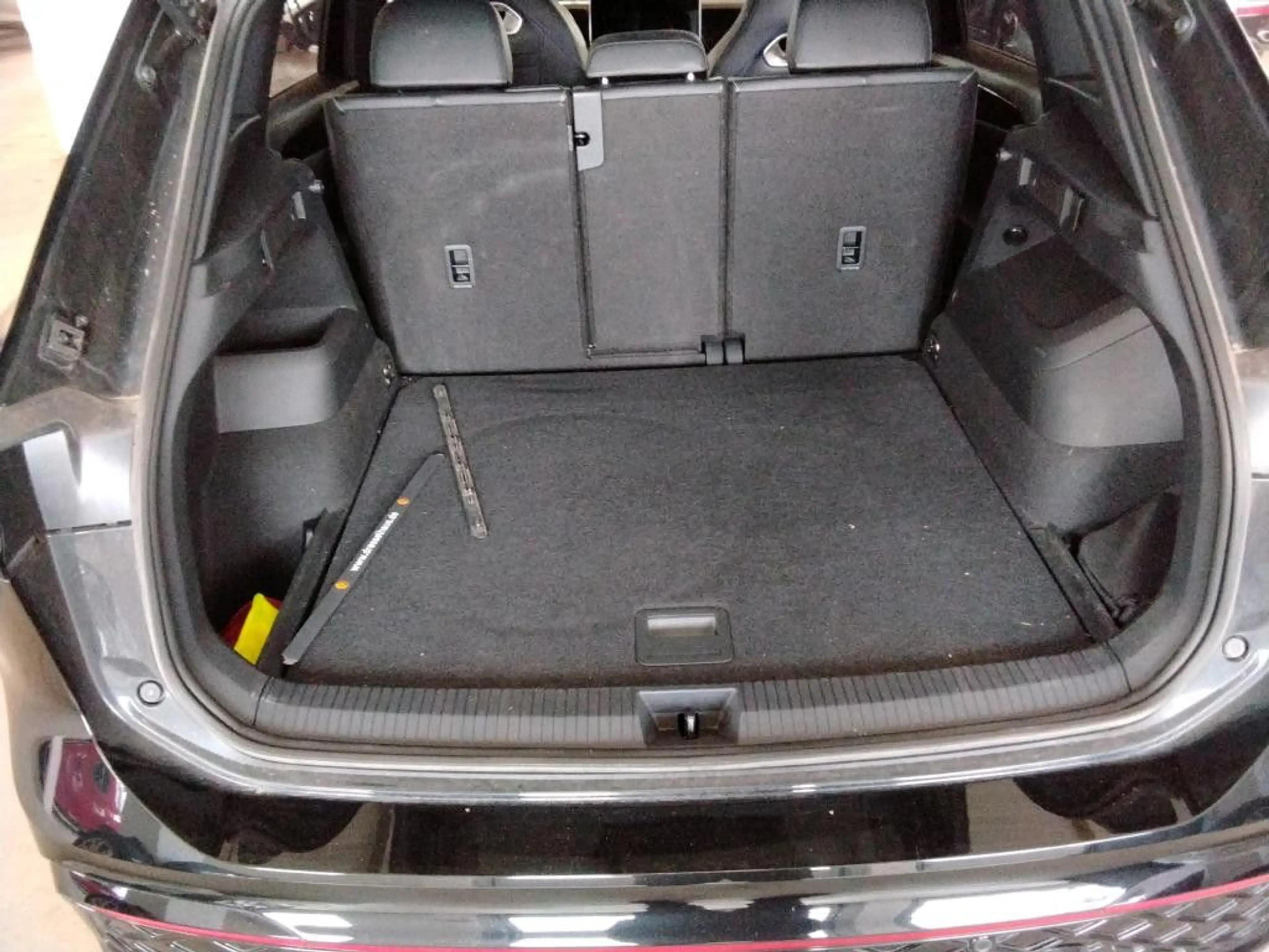 Volkswagen Tiguan 2.0 TDI DSG 3 x R-Line * Black *Pano/3D — photo 8