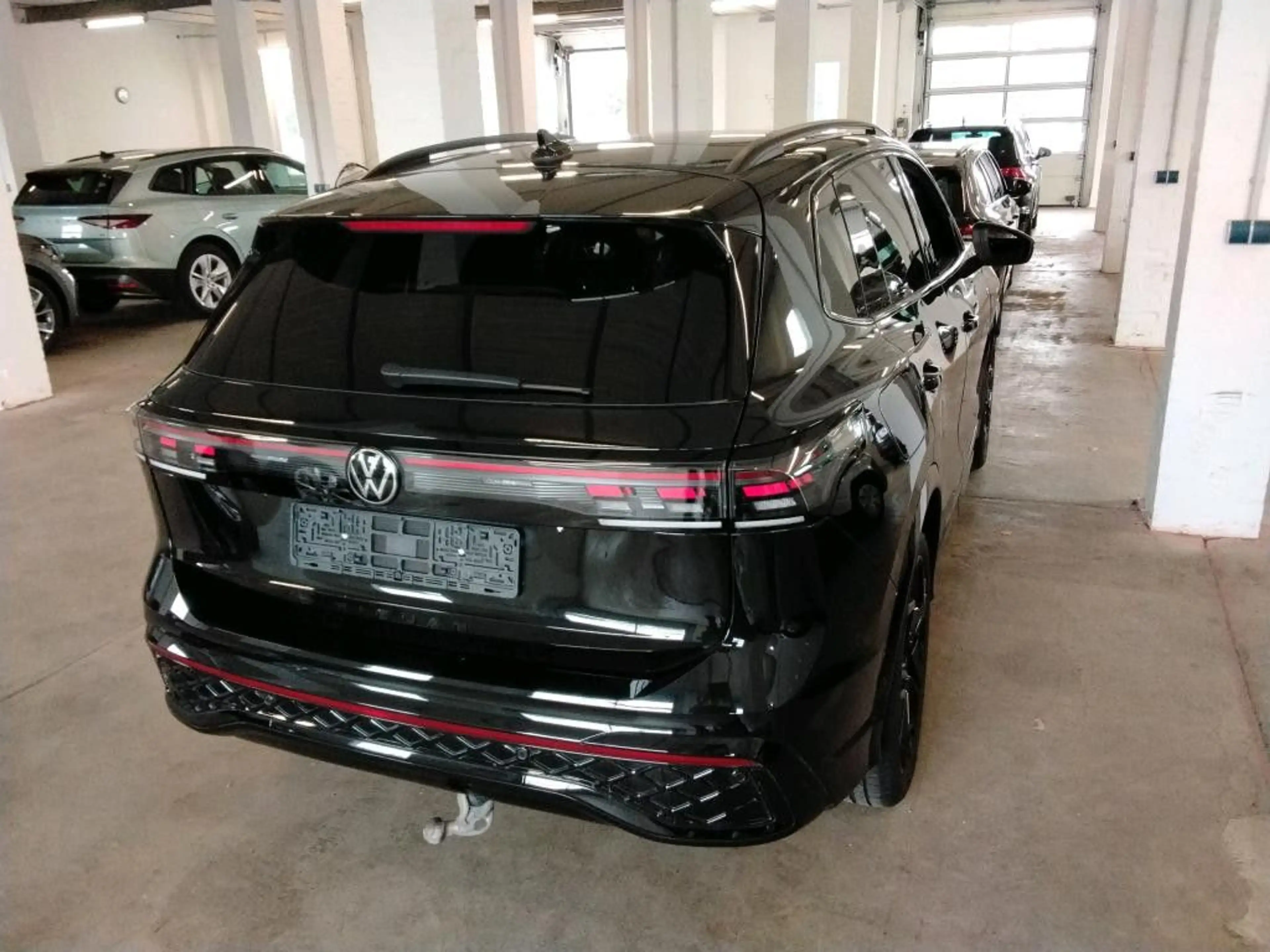 Volkswagen Tiguan 2.0 TDI DSG 3 x R-Line * Black *Pano/3D — photo 4