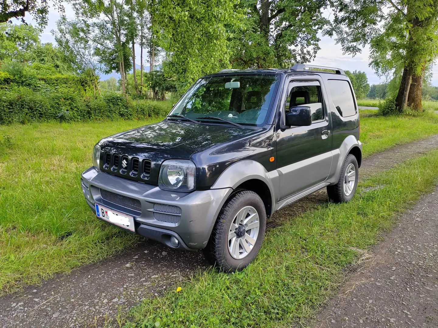 Suzuki Jimny 1,3 VX Deluxe Schwarz - 1