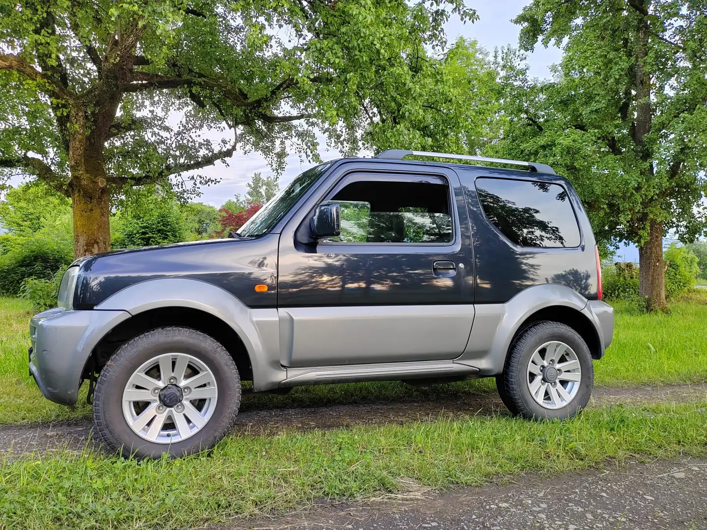 Suzuki Jimny 1,3 VX Deluxe Schwarz - 2