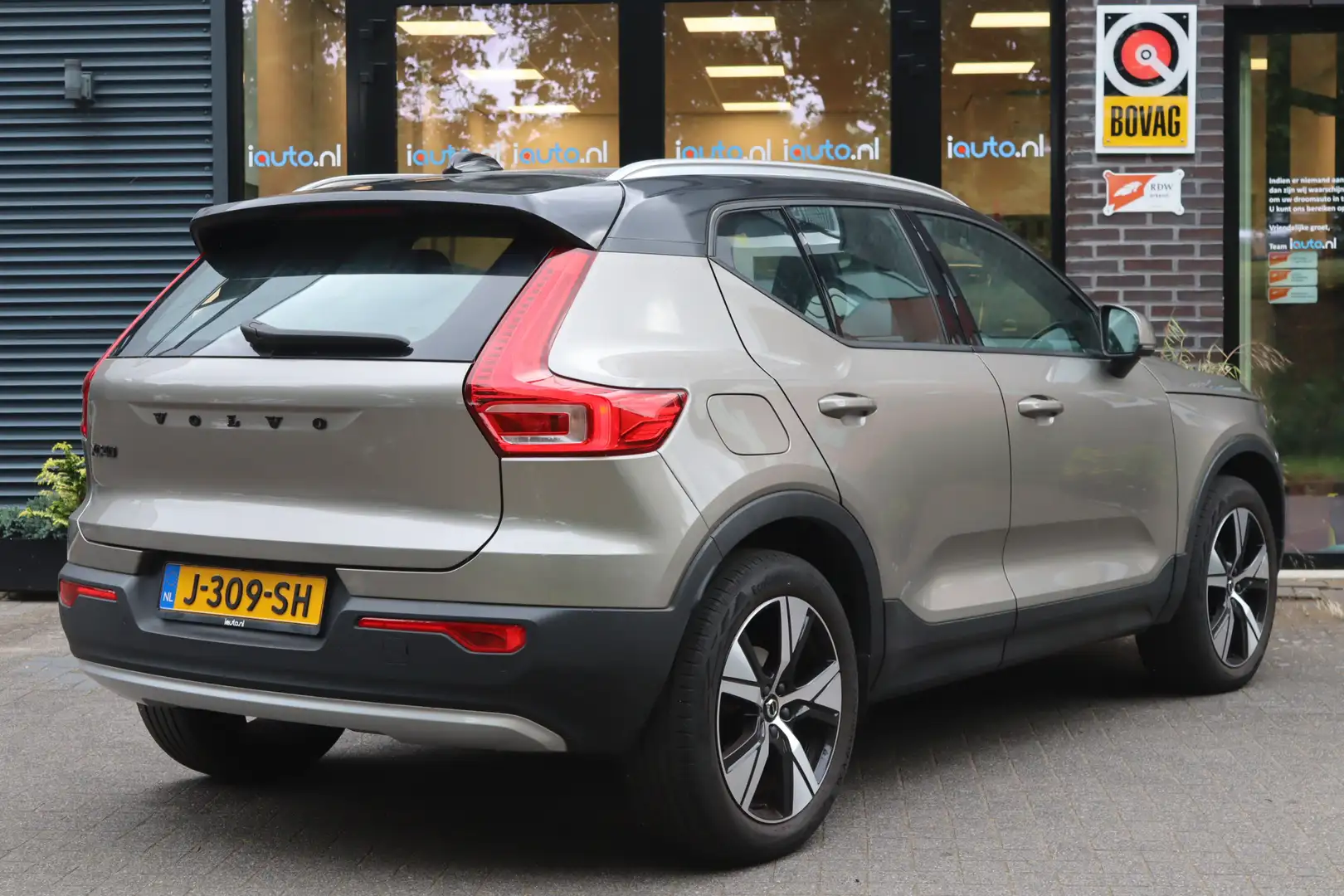 Volvo XC40 1.5 T2 Business Pro LED/ACC/Camera/Keyless/Blis/Ap Grijs - 2