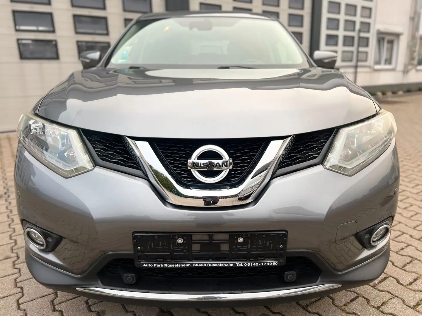 Nissan X-Trail Tekkna 360° 1.6 dCi Grau - 2