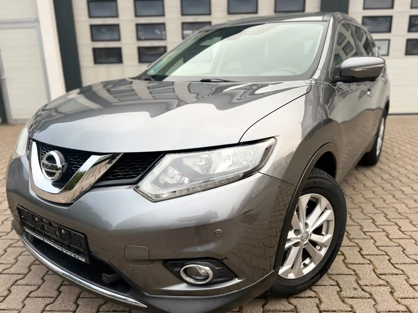 Nissan X-Trail Tekkna 360° 1.6 dCi Grau - 1