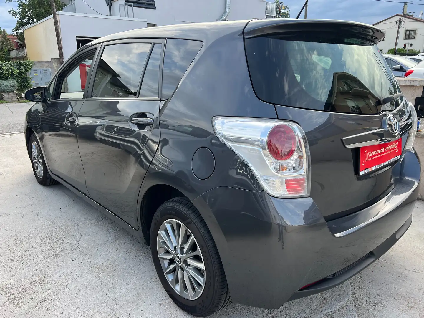 Toyota Verso Verso 1,6 D-4D Active Grau - 2