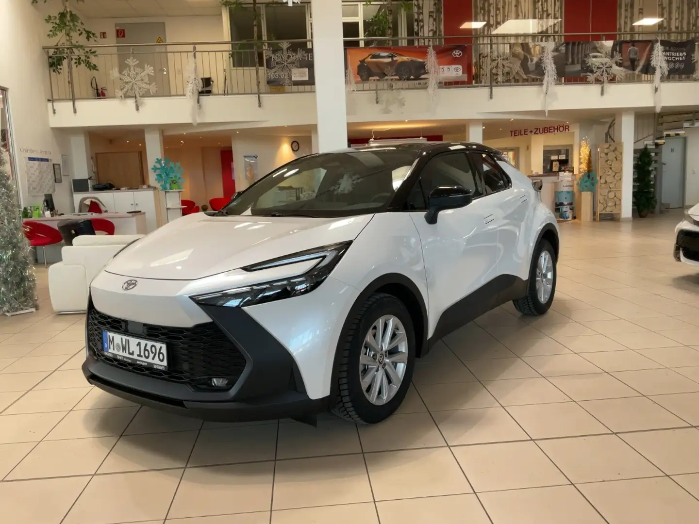 Toyota C-HR 1,8 Team Deutschland *Technik-Paket* Blanc - 1