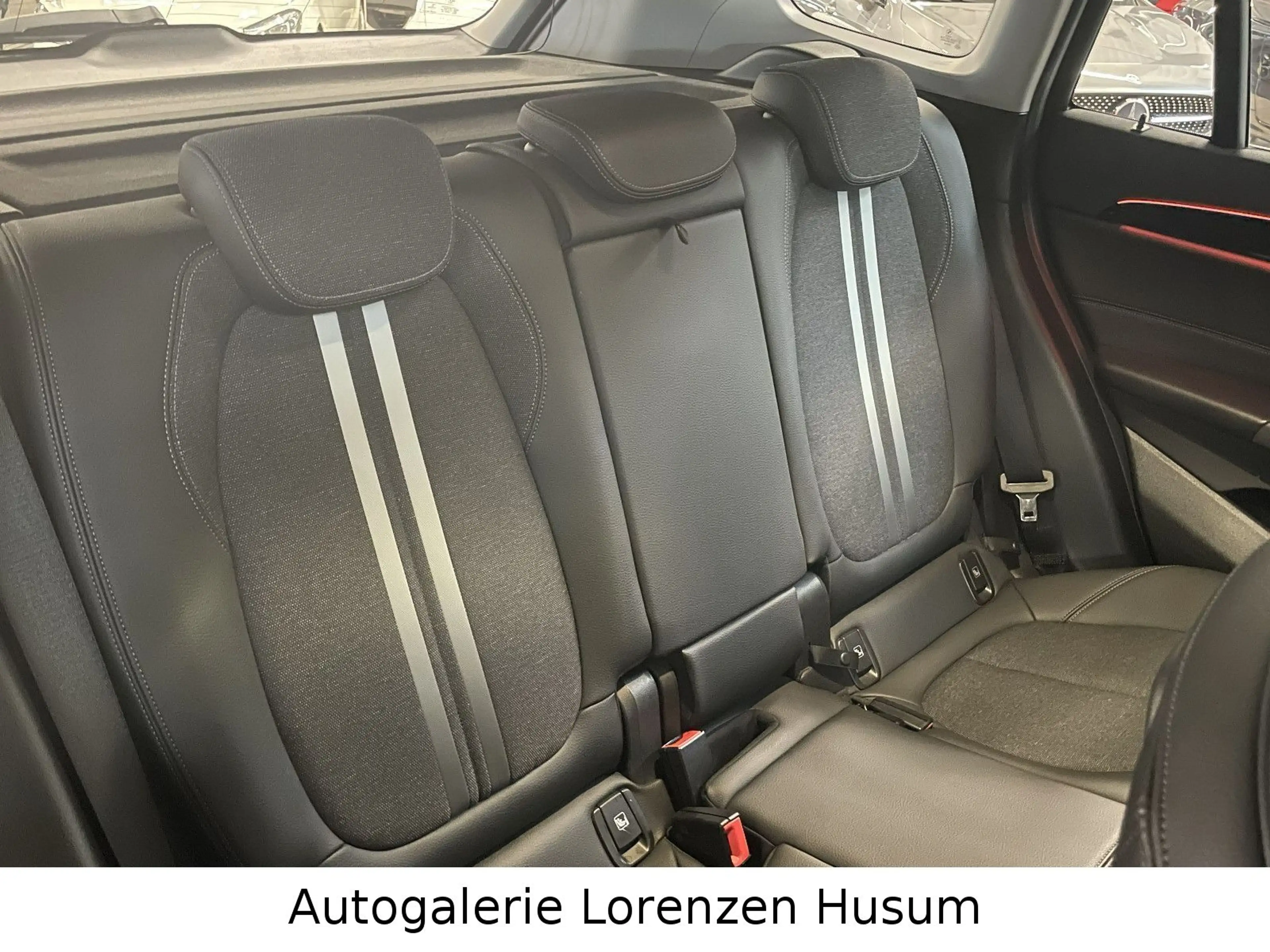 BMW X1 sDrive 18 d Sport Line / AHK  / LED / NAVI — photo 15