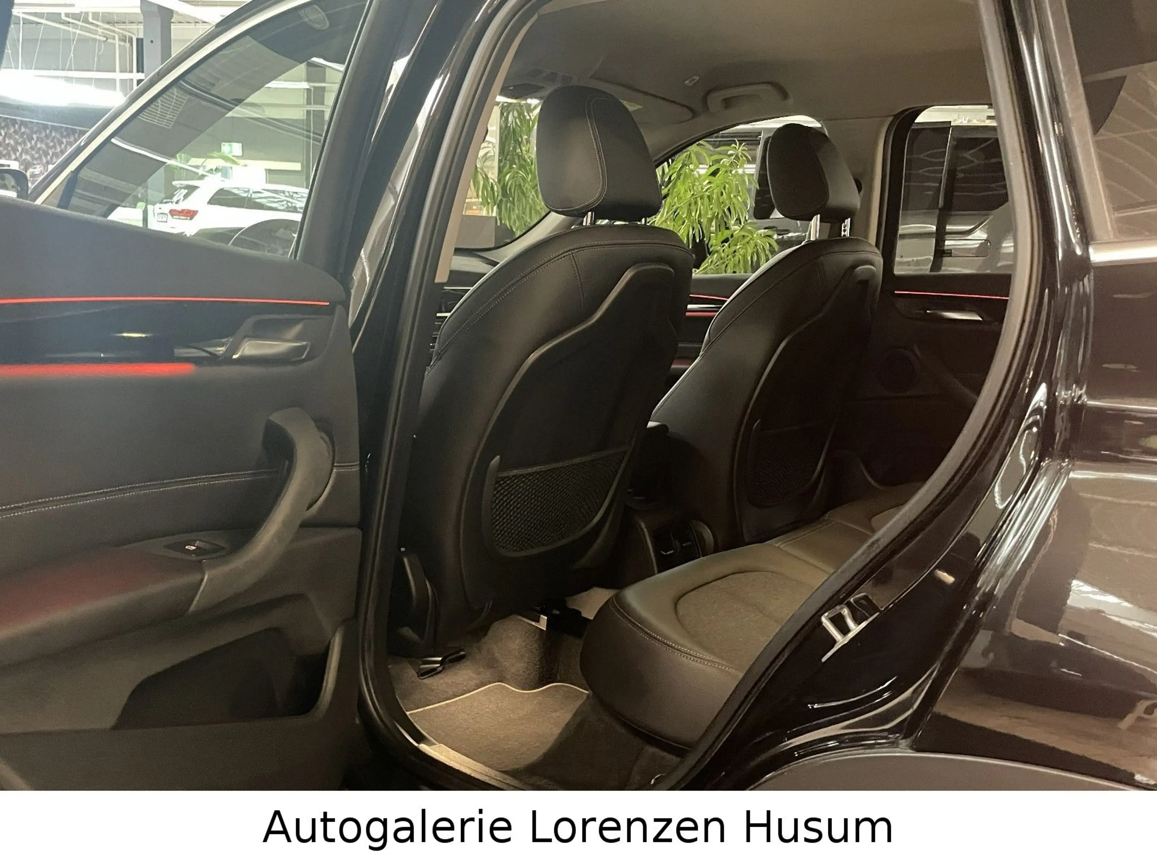 BMW X1 sDrive 18 d Sport Line / AHK  / LED / NAVI — photo 12