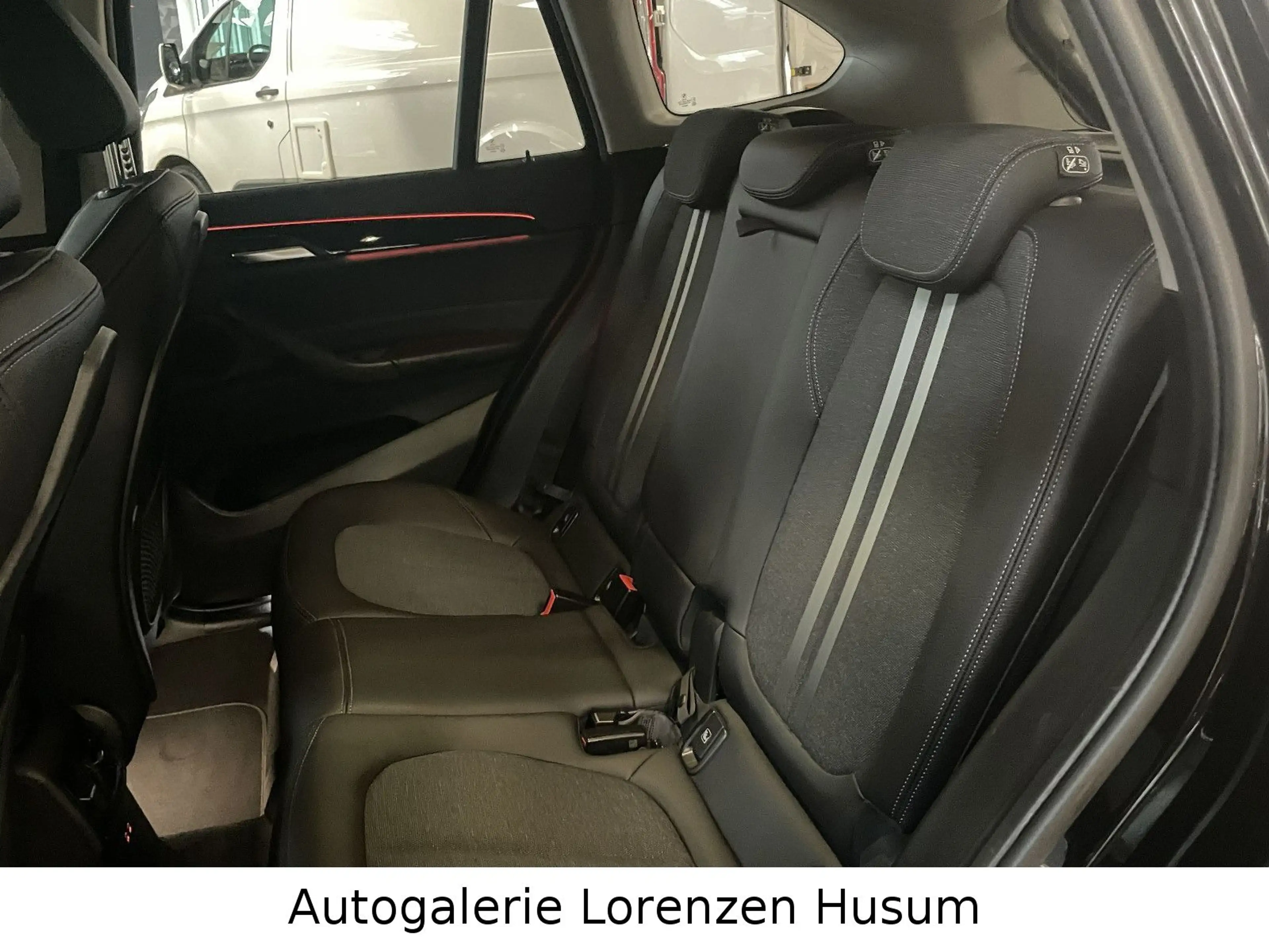 BMW X1 sDrive 18 d Sport Line / AHK  / LED / NAVI — photo 13