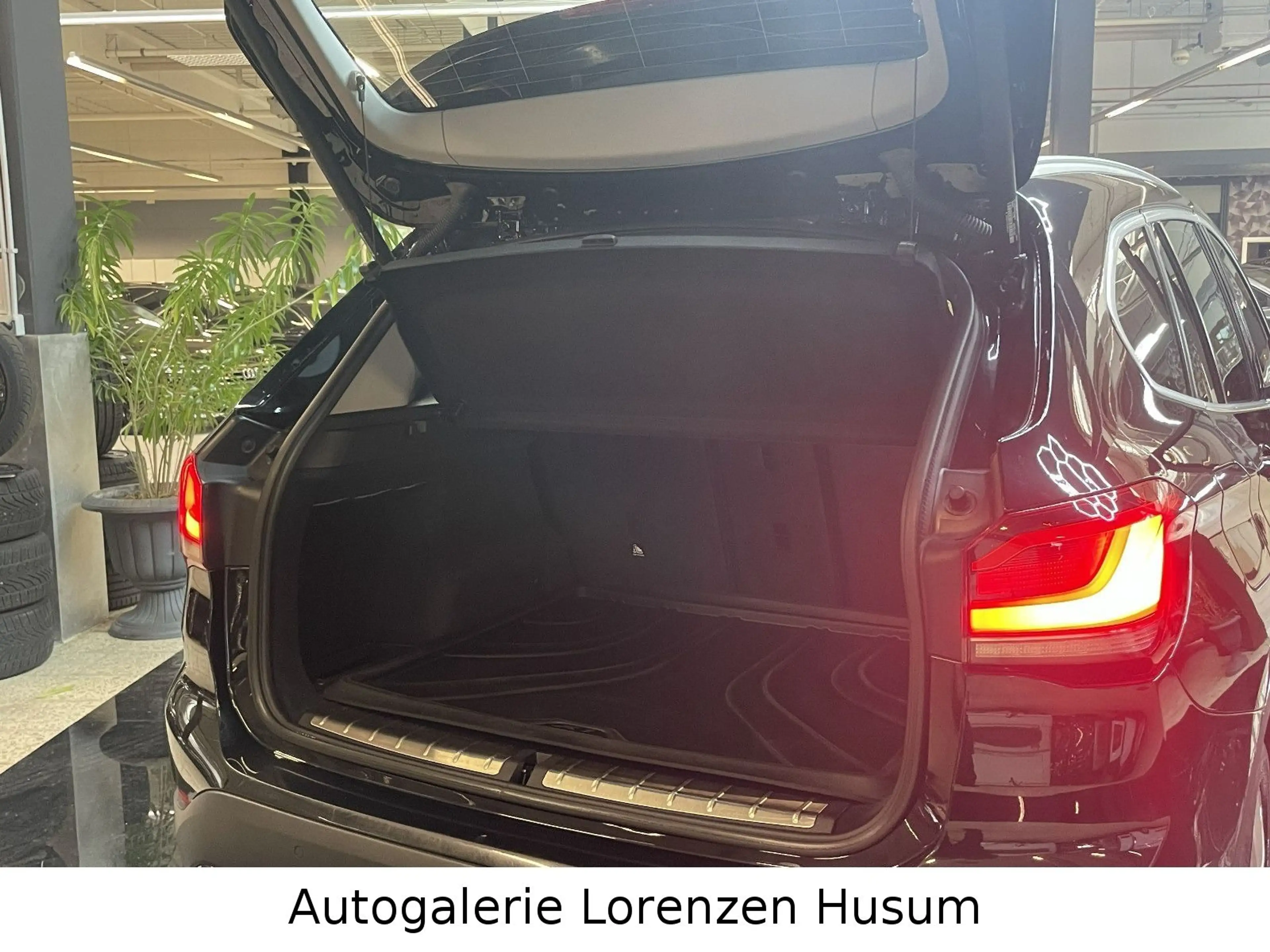 BMW X1 sDrive 18 d Sport Line / AHK  / LED / NAVI — photo 8