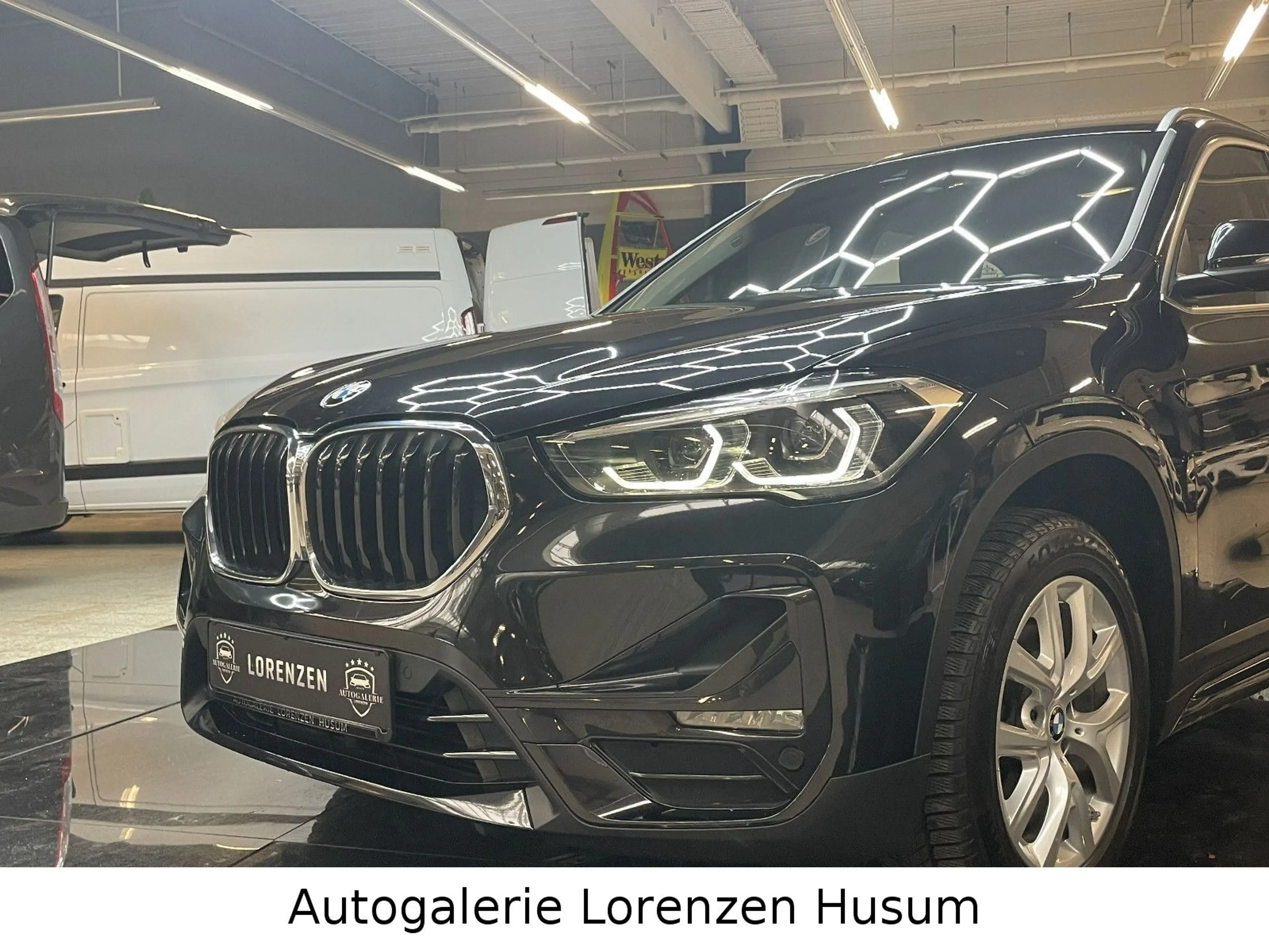 BMW X1 sDrive 18 d Sport Line / AHK  / LED / NAVI — photo 3