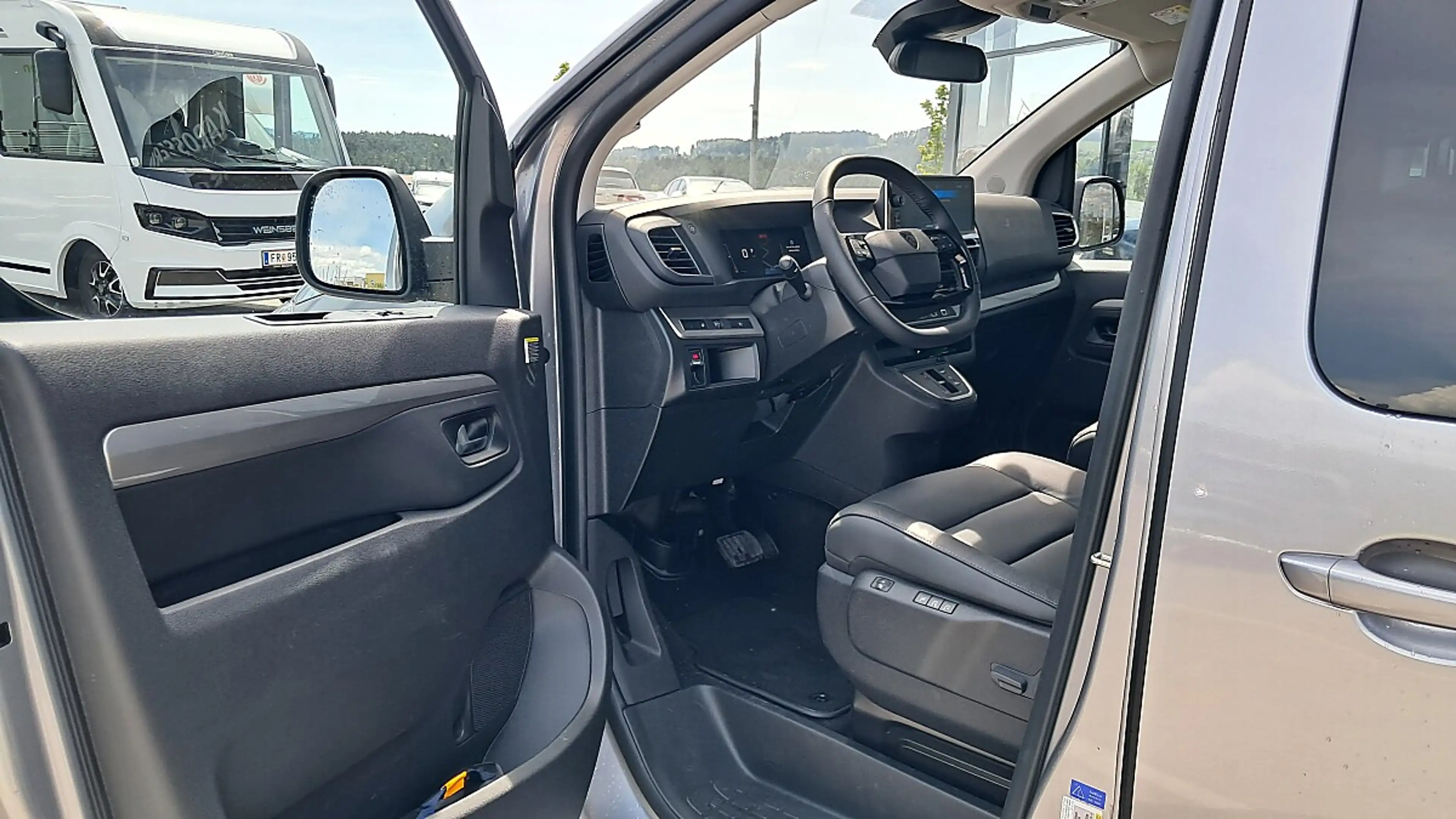 Peugeot Traveller Premium BlueHDi 180 Standard EAT8 — photo 9