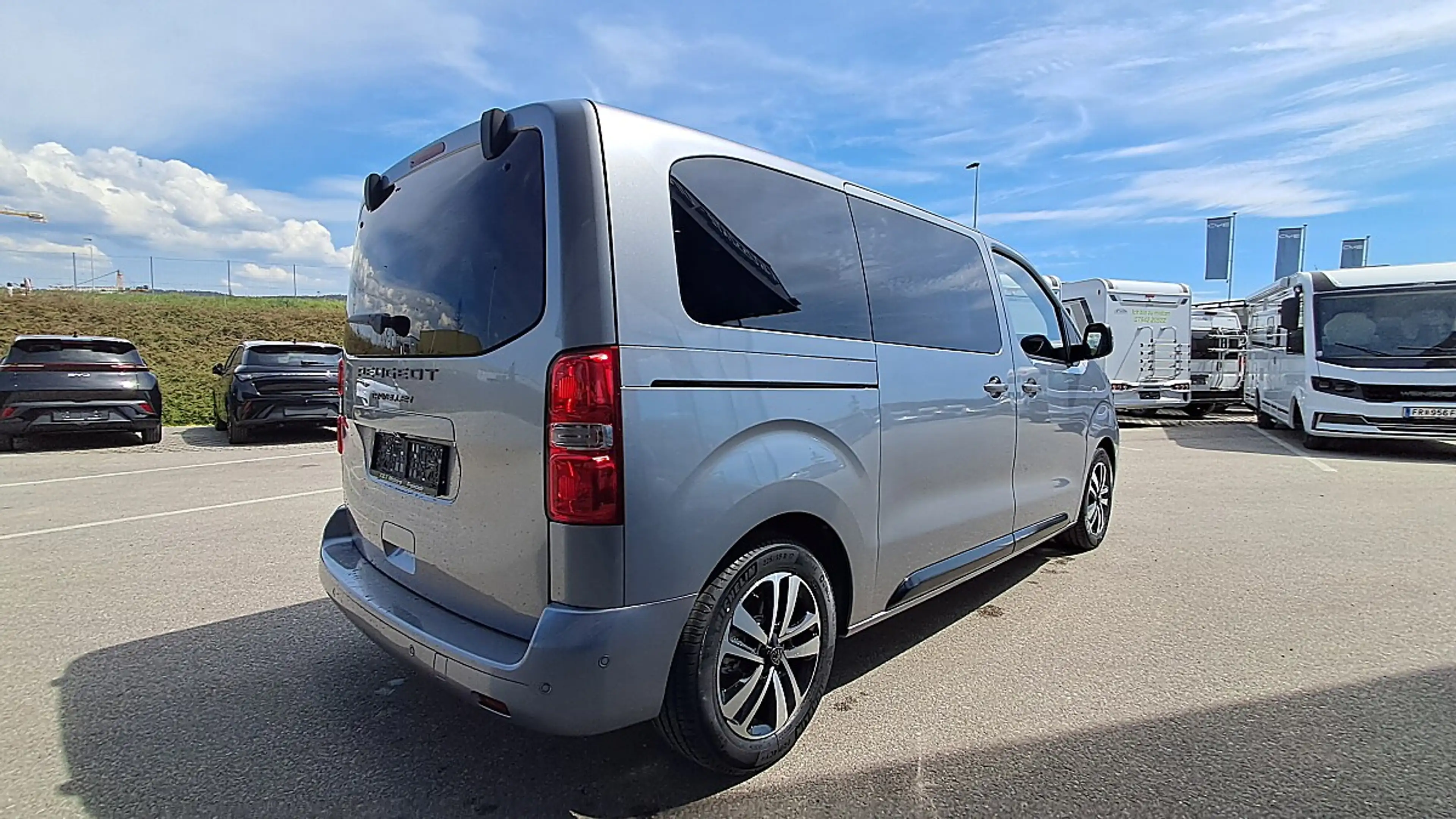 Peugeot Traveller Premium BlueHDi 180 Standard EAT8 — photo 5