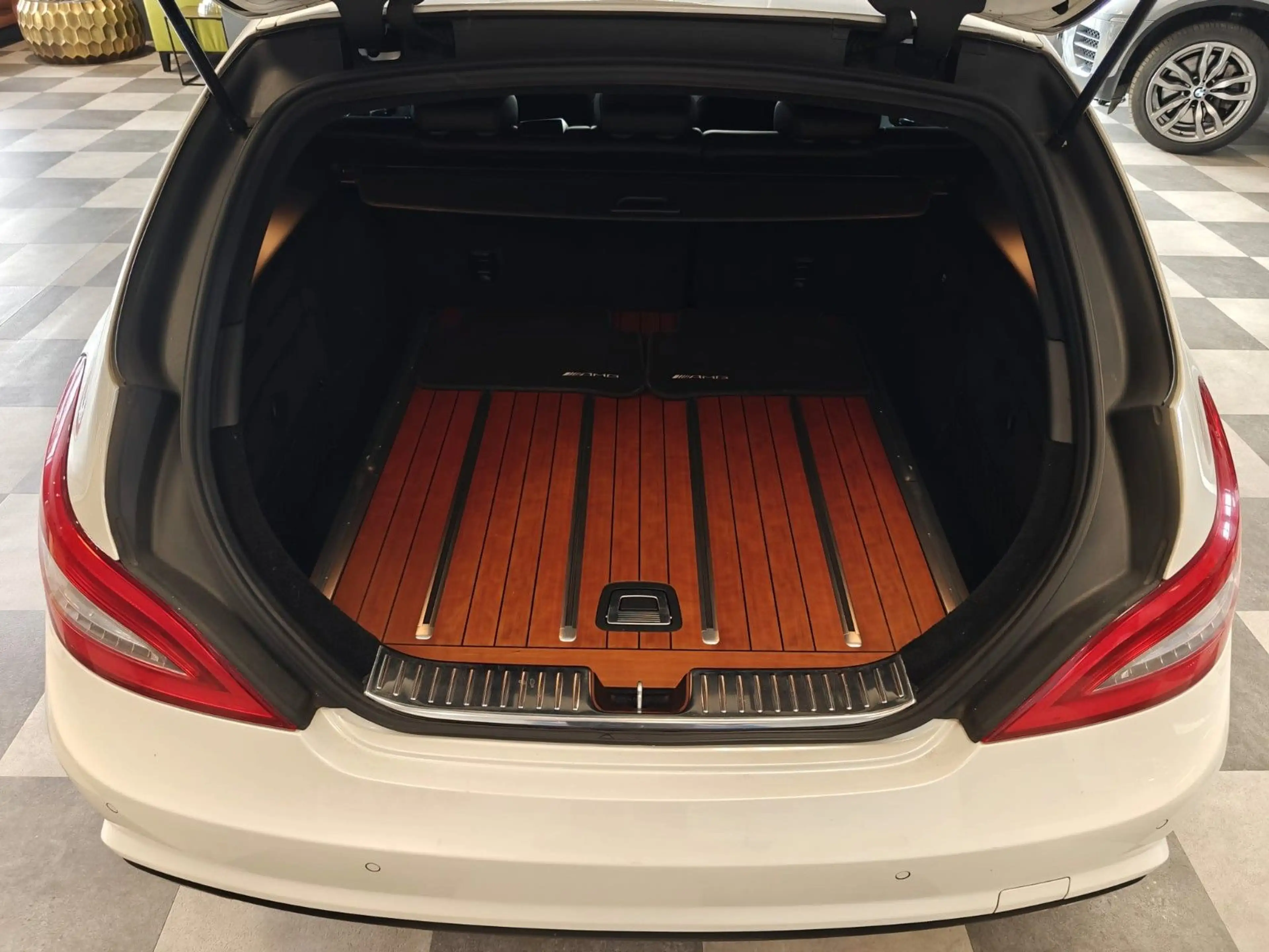 Mercedes-Benz CLS CLS 63 AMG — photo 11