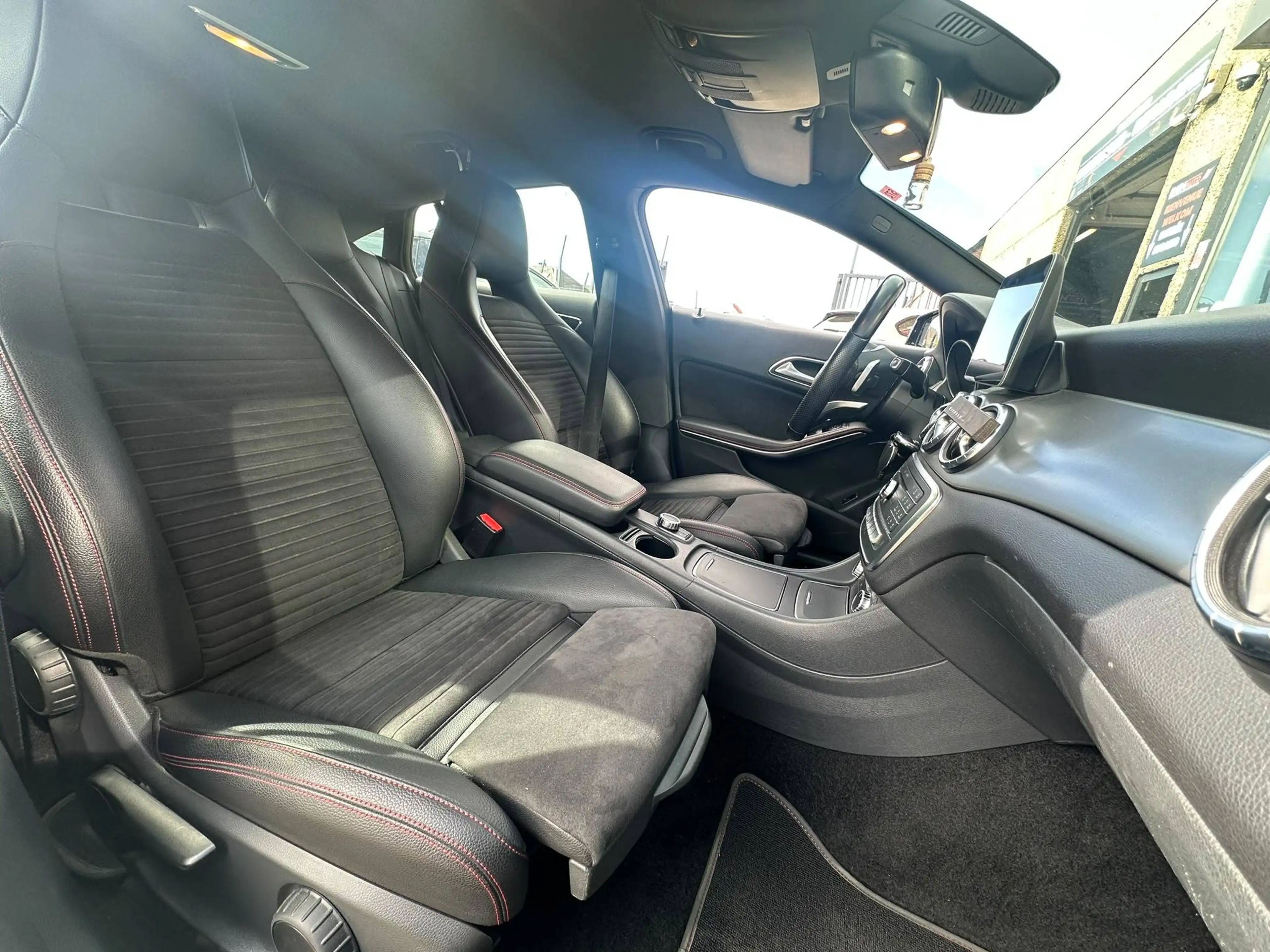 Mercedes-Benz CLA 180 CLA 180 PACK AMG Credit 0%/ 365€ par mois /BI-XENON/LED/GPS/CUIR — photo 8