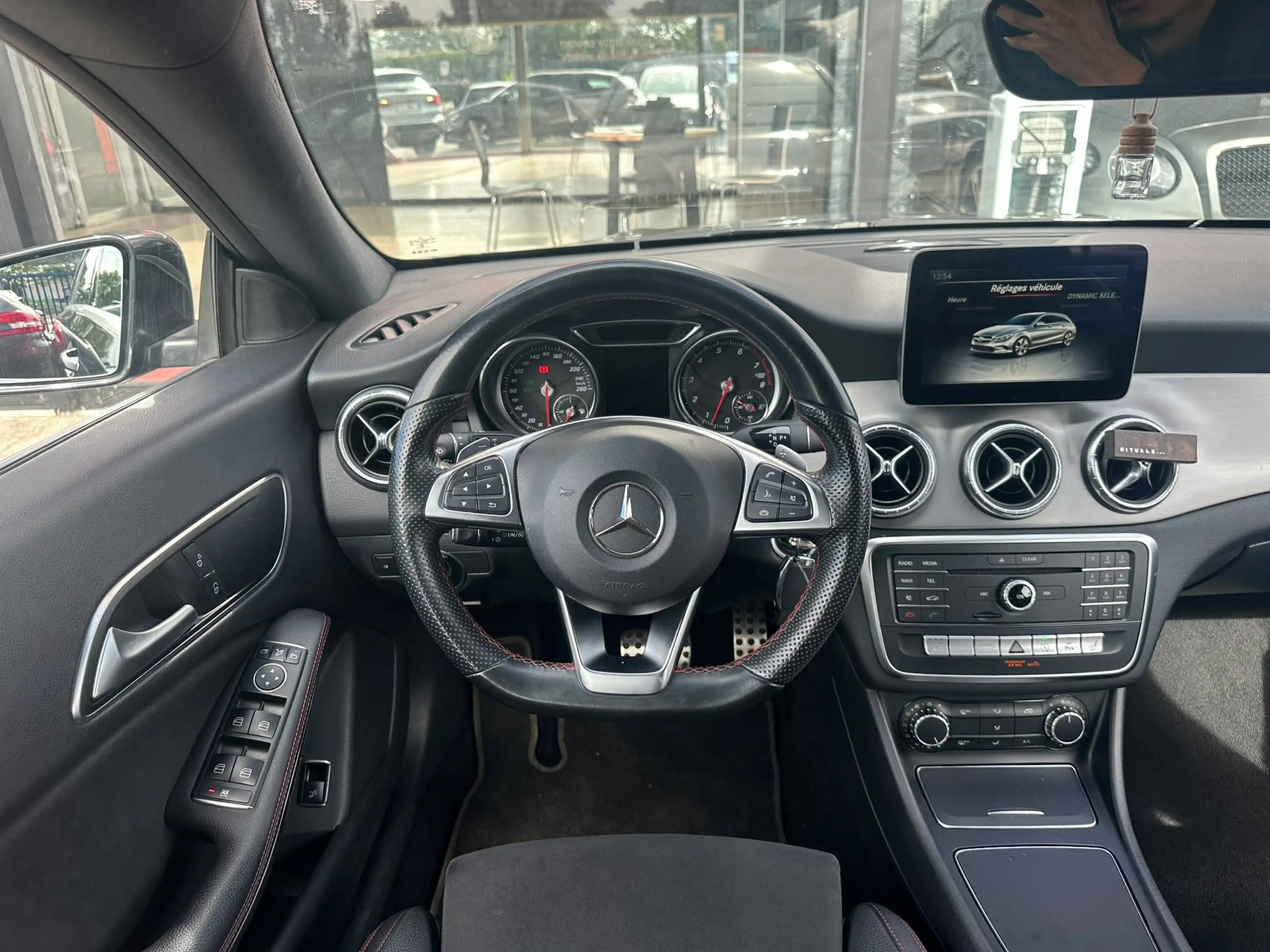 Mercedes-Benz CLA 180 CLA 180 PACK AMG Credit 0%/ 365€ par mois /BI-XENON/LED/GPS/CUIR — photo 15