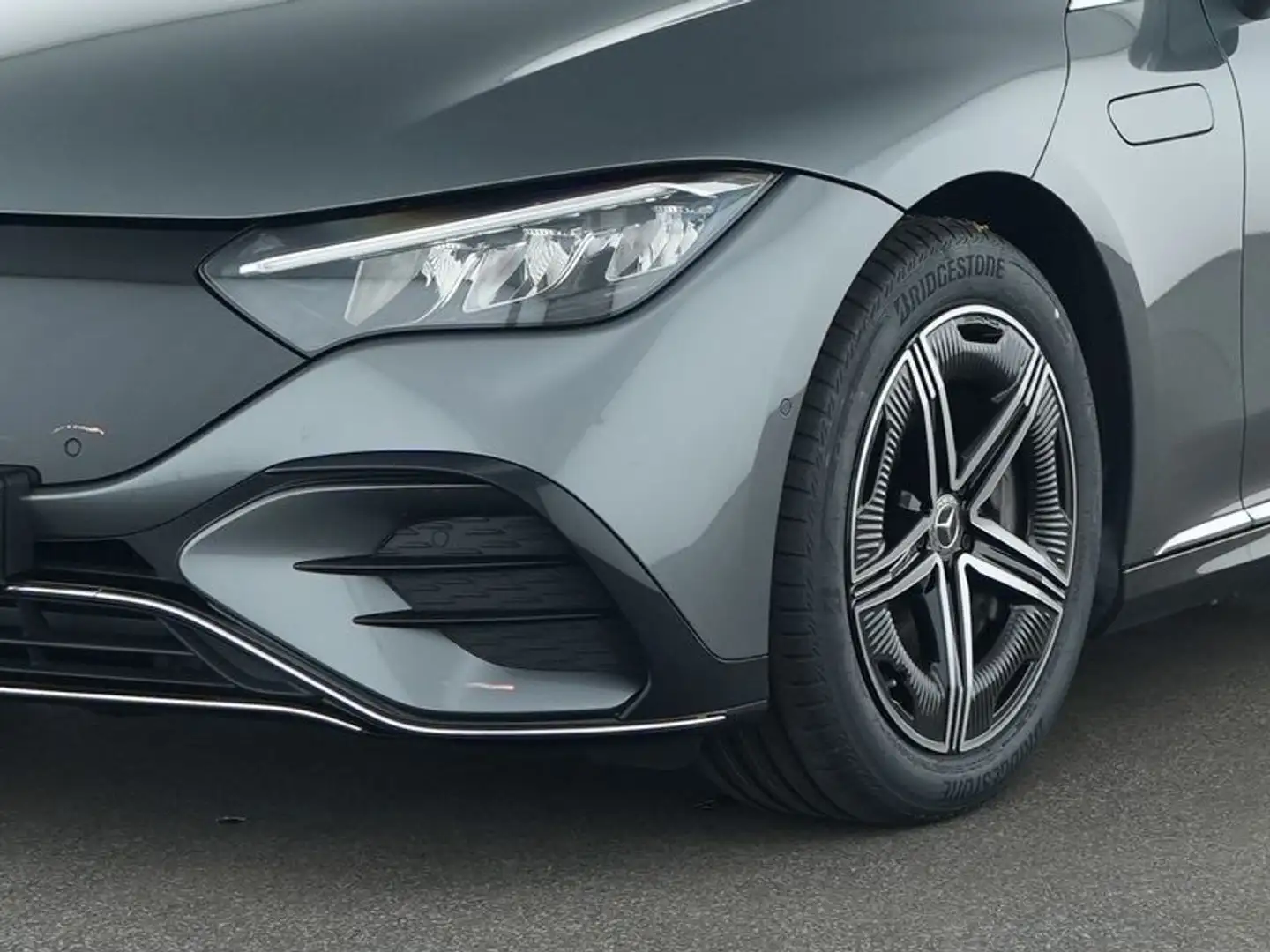 Mercedes-Benz EQE 350 4M AMG Ex&Int+Advanced+Panorama+Memory Grau - 2
