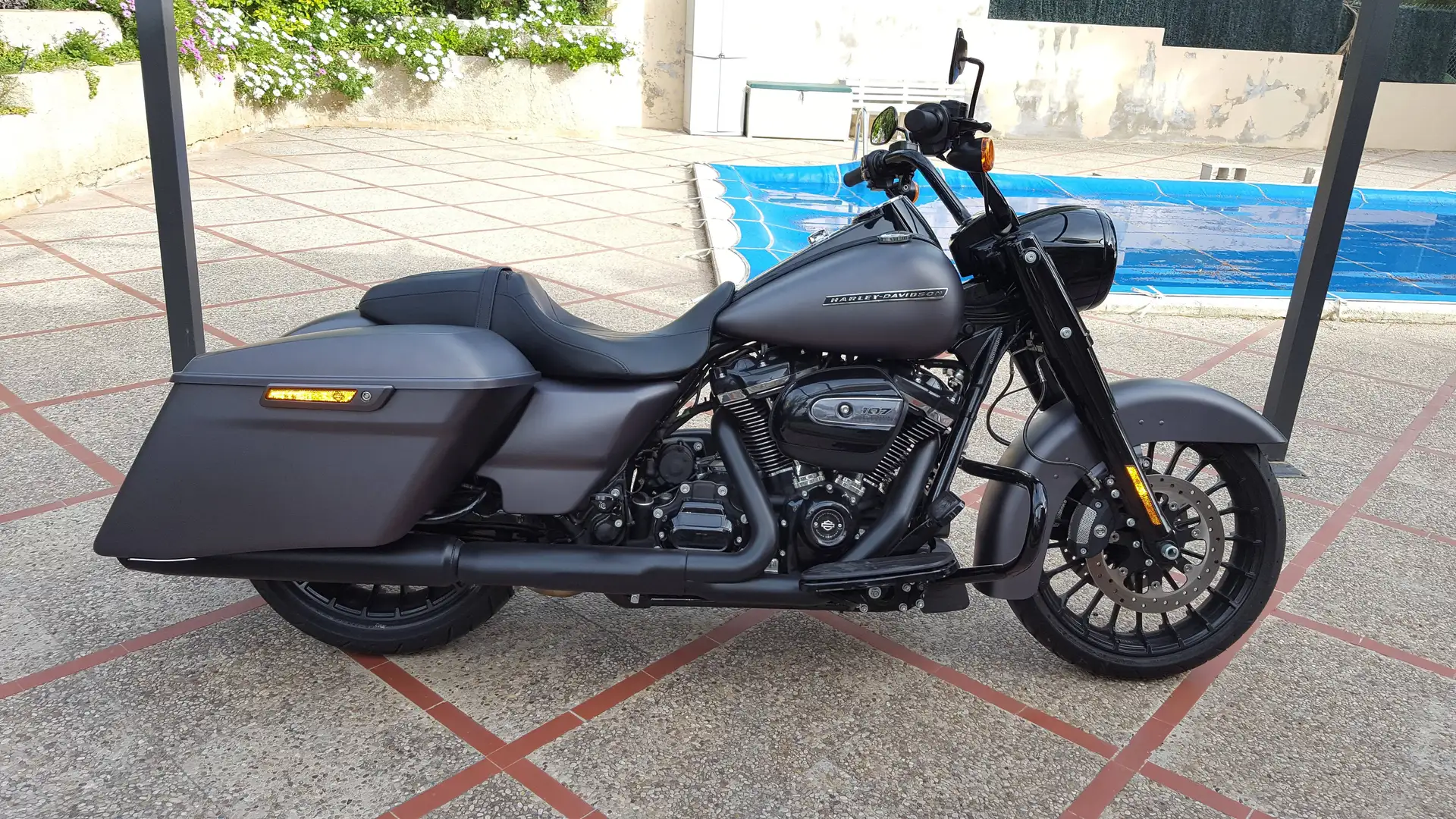 Harley-Davidson Road King Special Gris - 2