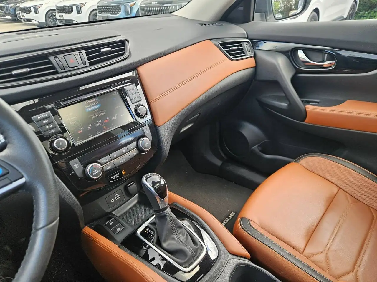 Nissan Rogue fotografie Nissan Rogue