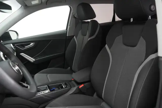 Audi Q2 view 10