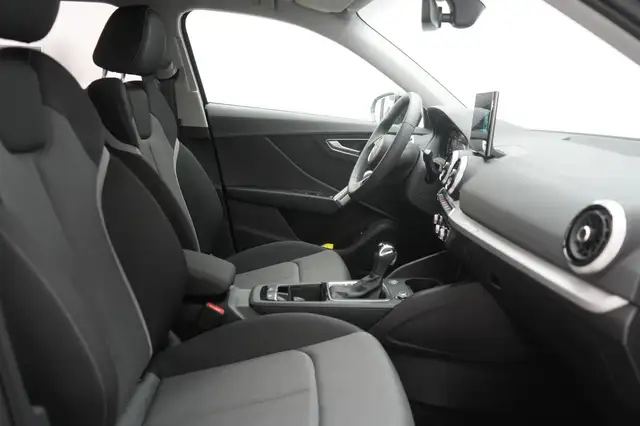 Audi Q2 view 6