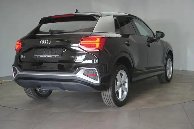 Audi Q2 view 5