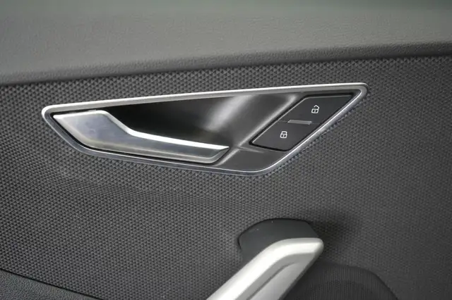 Audi Q2 view 26