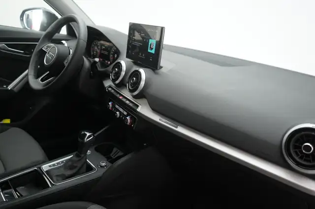 Audi Q2 view 7