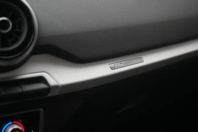 Audi Q2 view 25