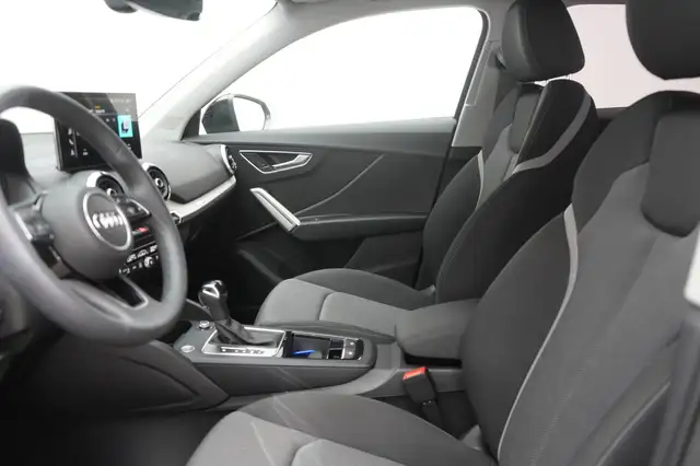 Audi Q2 view 9