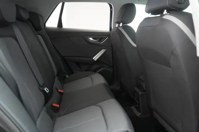 Audi Q2 view 8