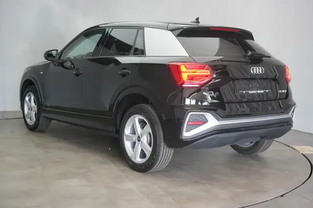 Audi Q2 view 4