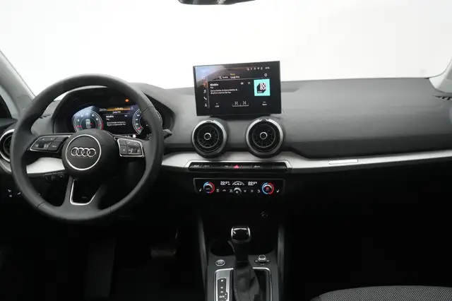 Audi Q2 view 13