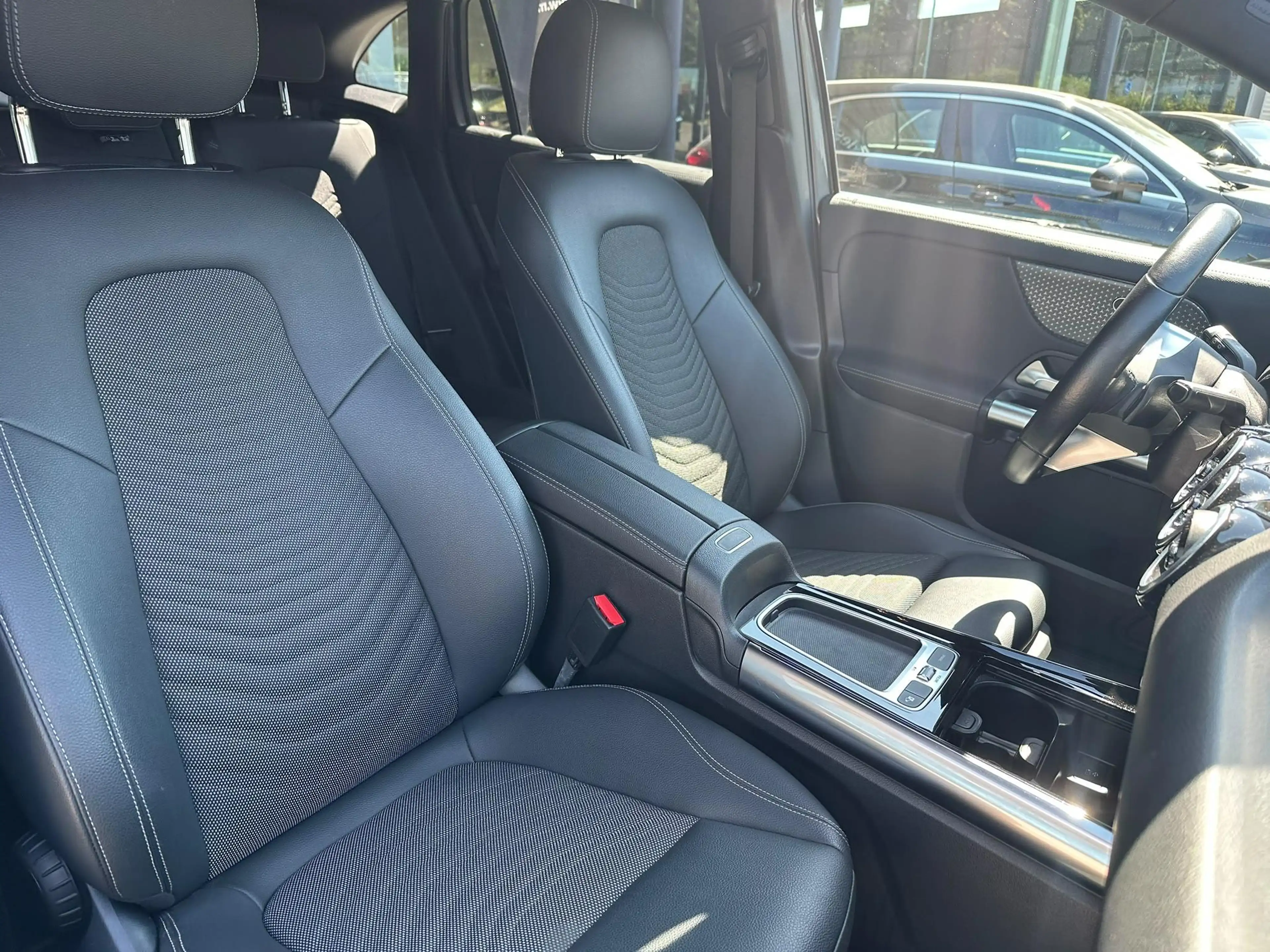 Mercedes-Benz GLA 180 GLA Business Line — photo 14