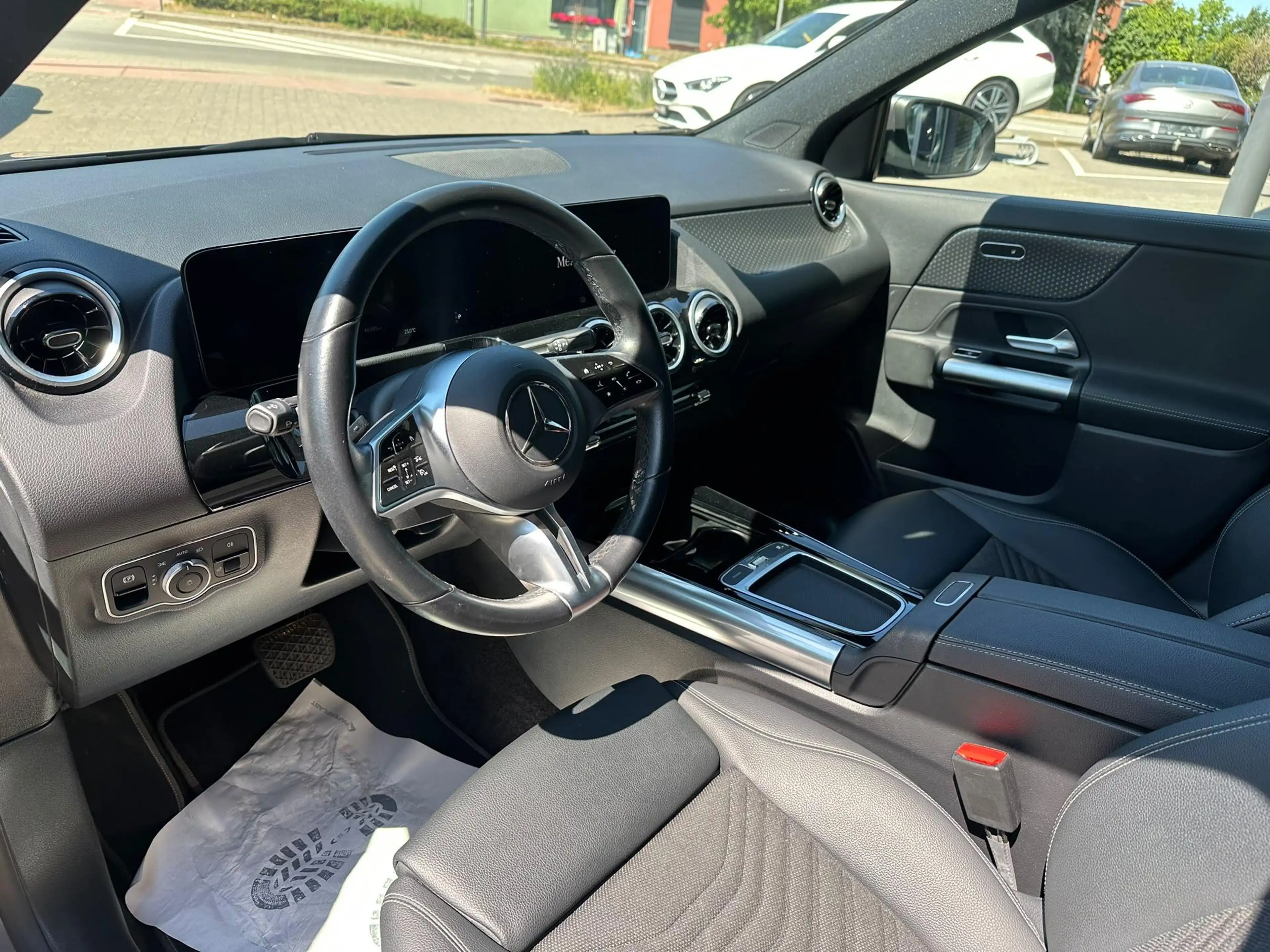 Mercedes-Benz GLA 180 GLA Business Line — photo 11