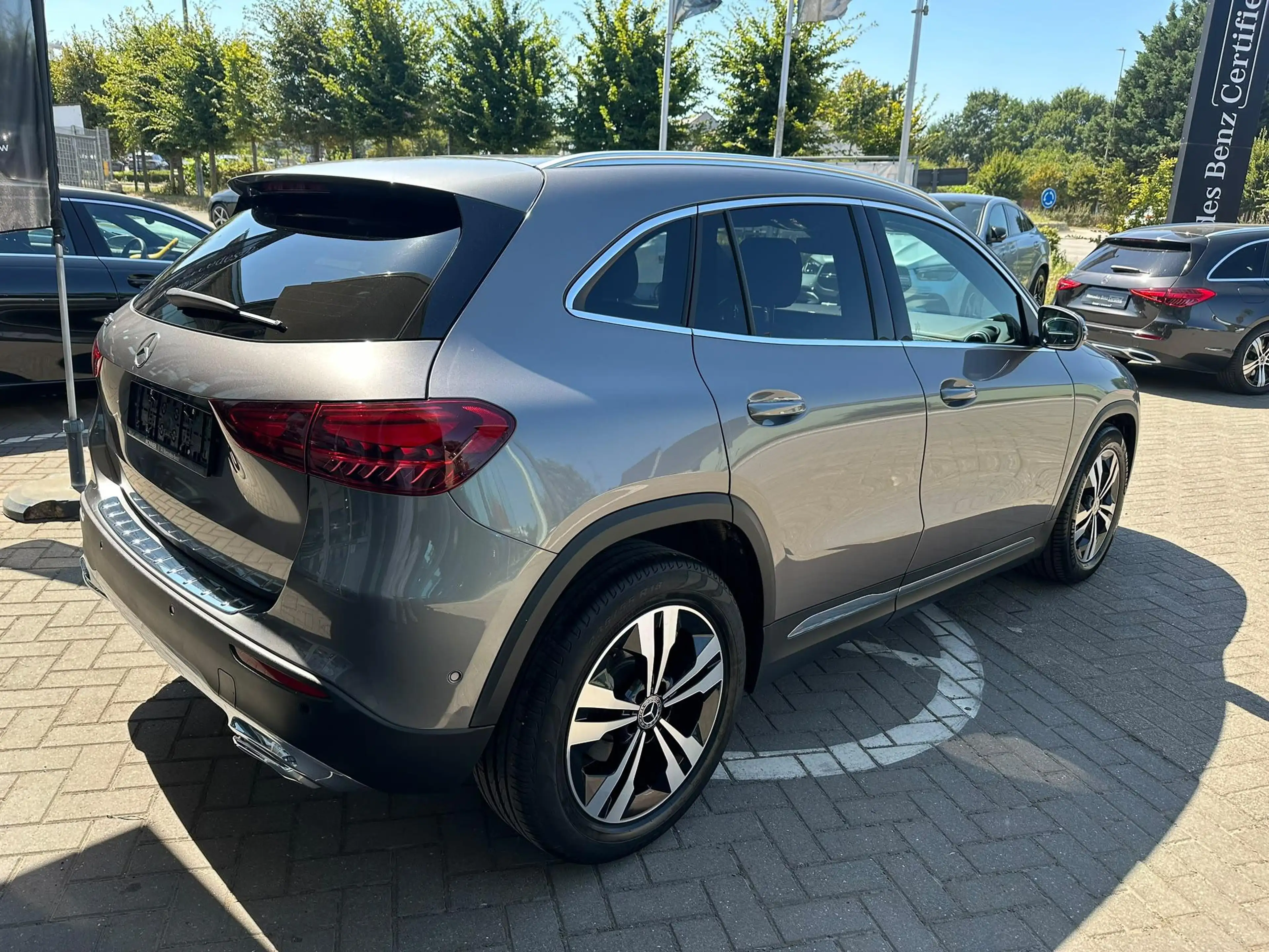 Mercedes-Benz GLA 180 GLA Business Line — photo 5