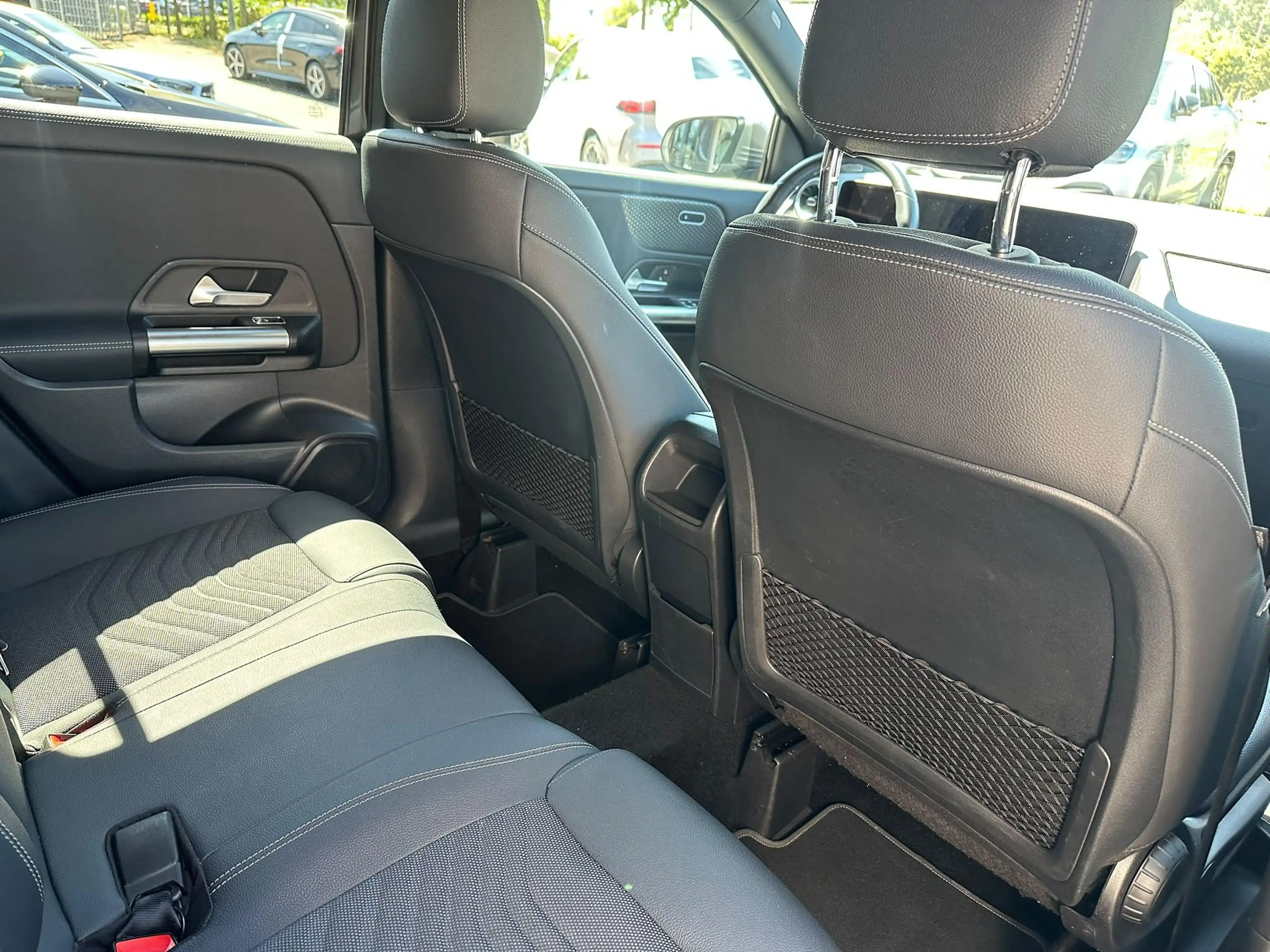 Mercedes-Benz GLA 180 GLA Business Line — photo 15