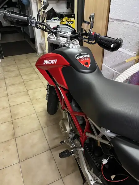 Ducati Hypermotard 1100 - foto 2