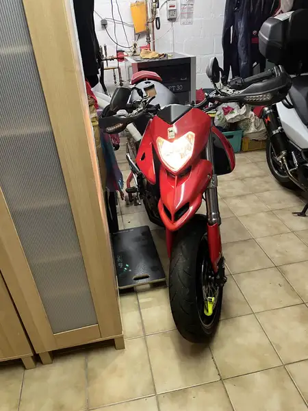 Ducati Hypermotard 1100 - foto 7