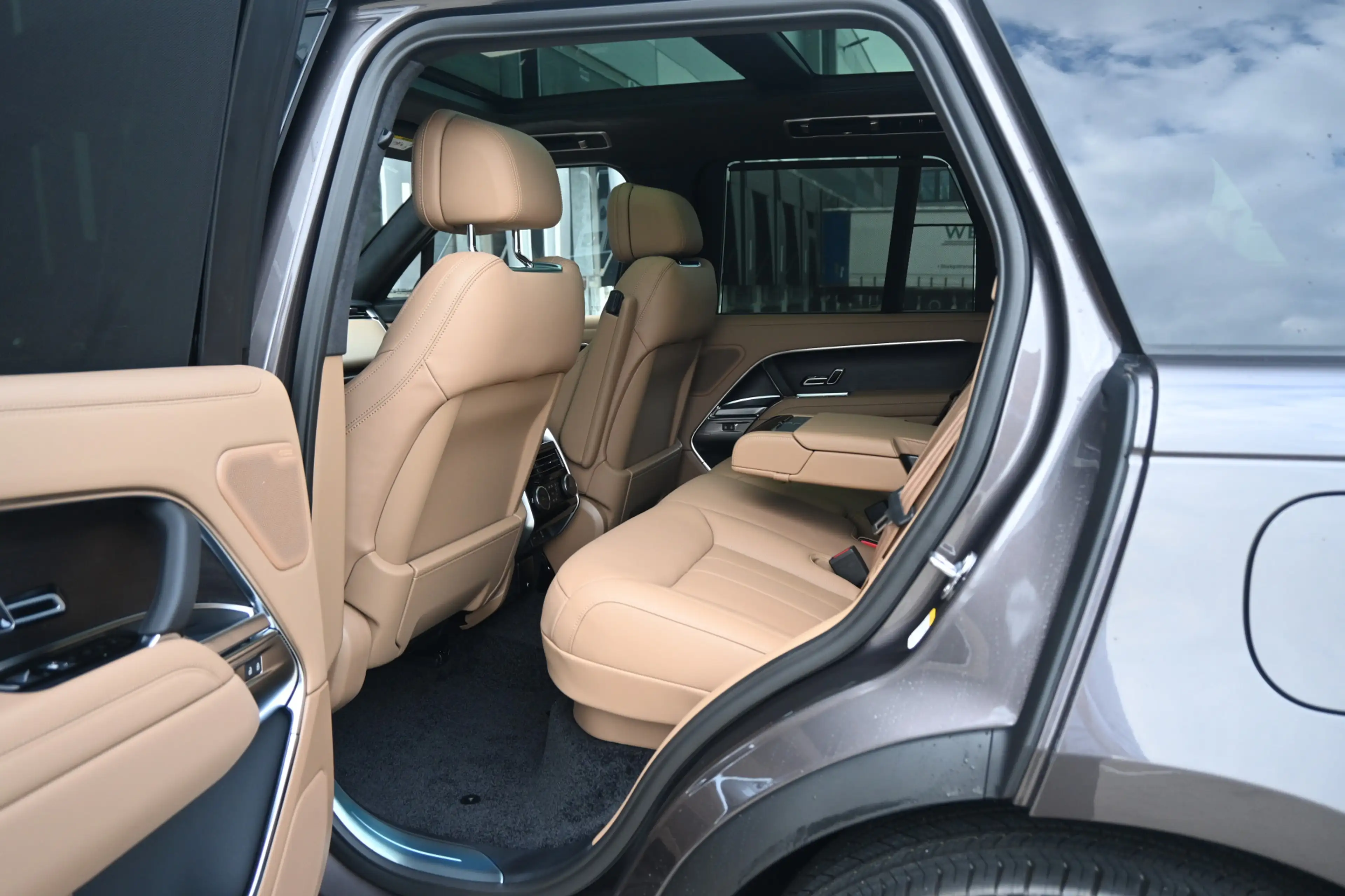 Land Rover Range Rover 3.0 P460e Westminster Edition PHEV — photo 7