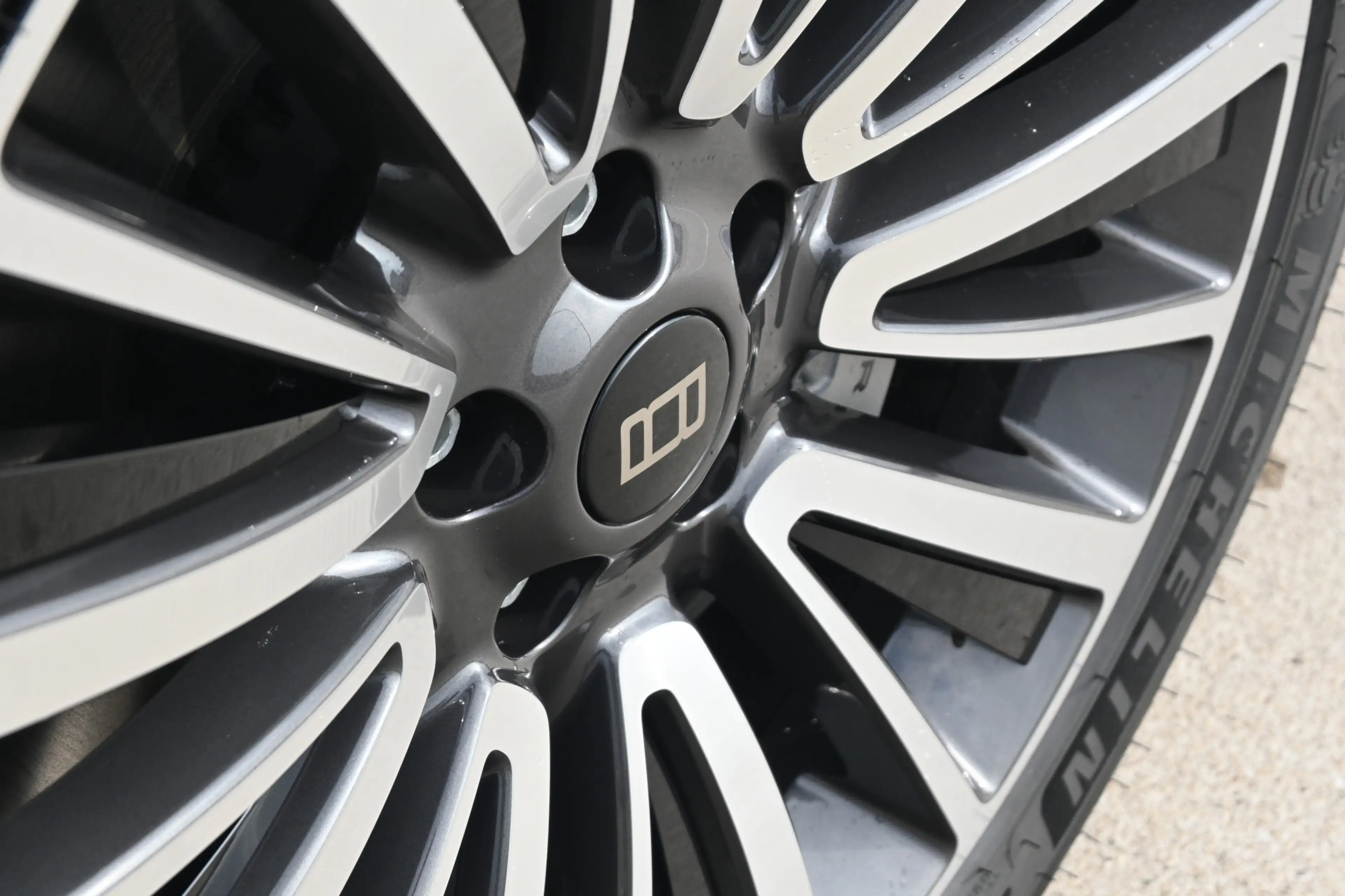 Land Rover Range Rover 3.0 P460e Westminster Edition PHEV — photo 12