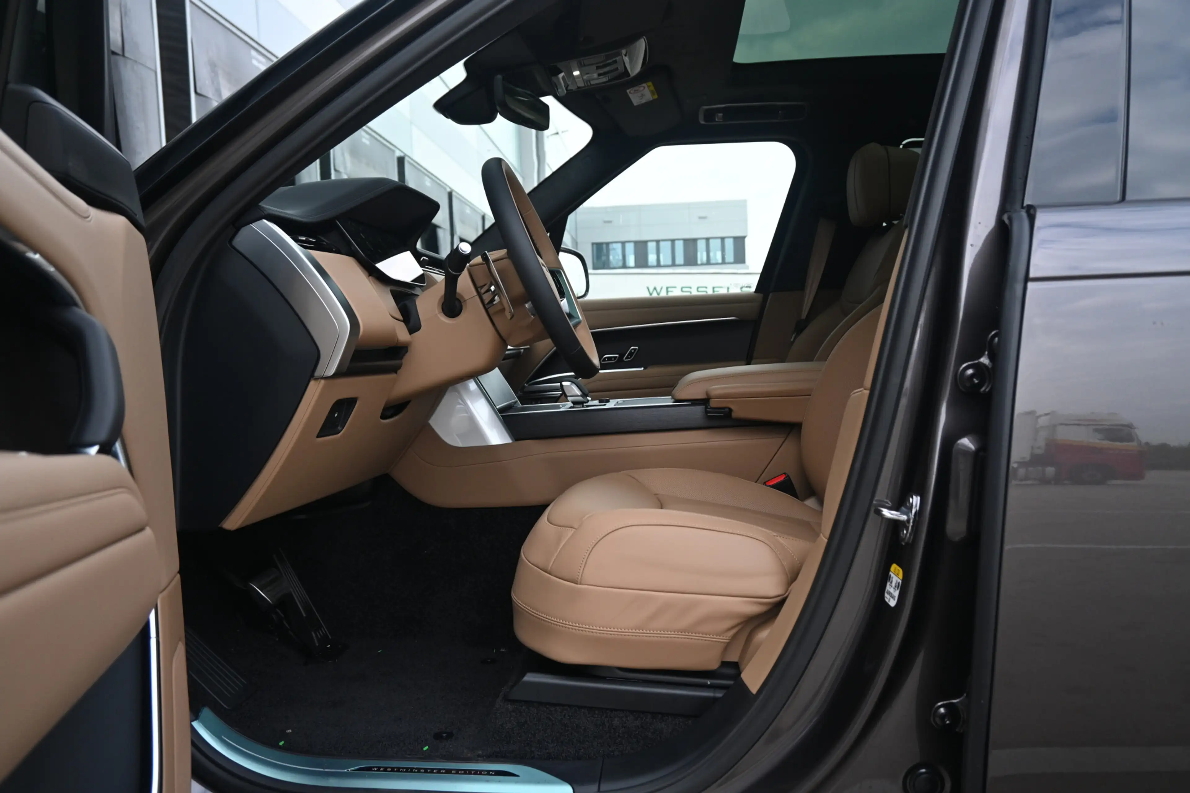 Land Rover Range Rover 3.0 P460e Westminster Edition PHEV — photo 2