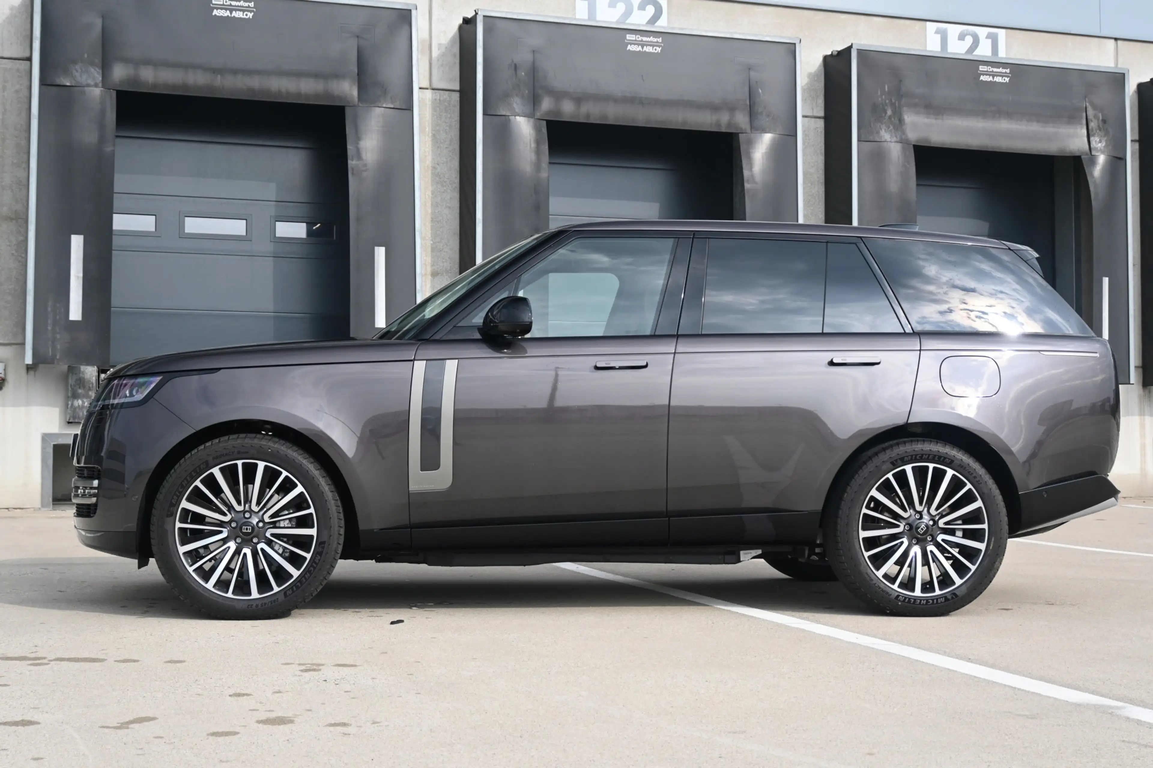 Land Rover Range Rover 3.0 P460e Westminster Edition PHEV — photo 9