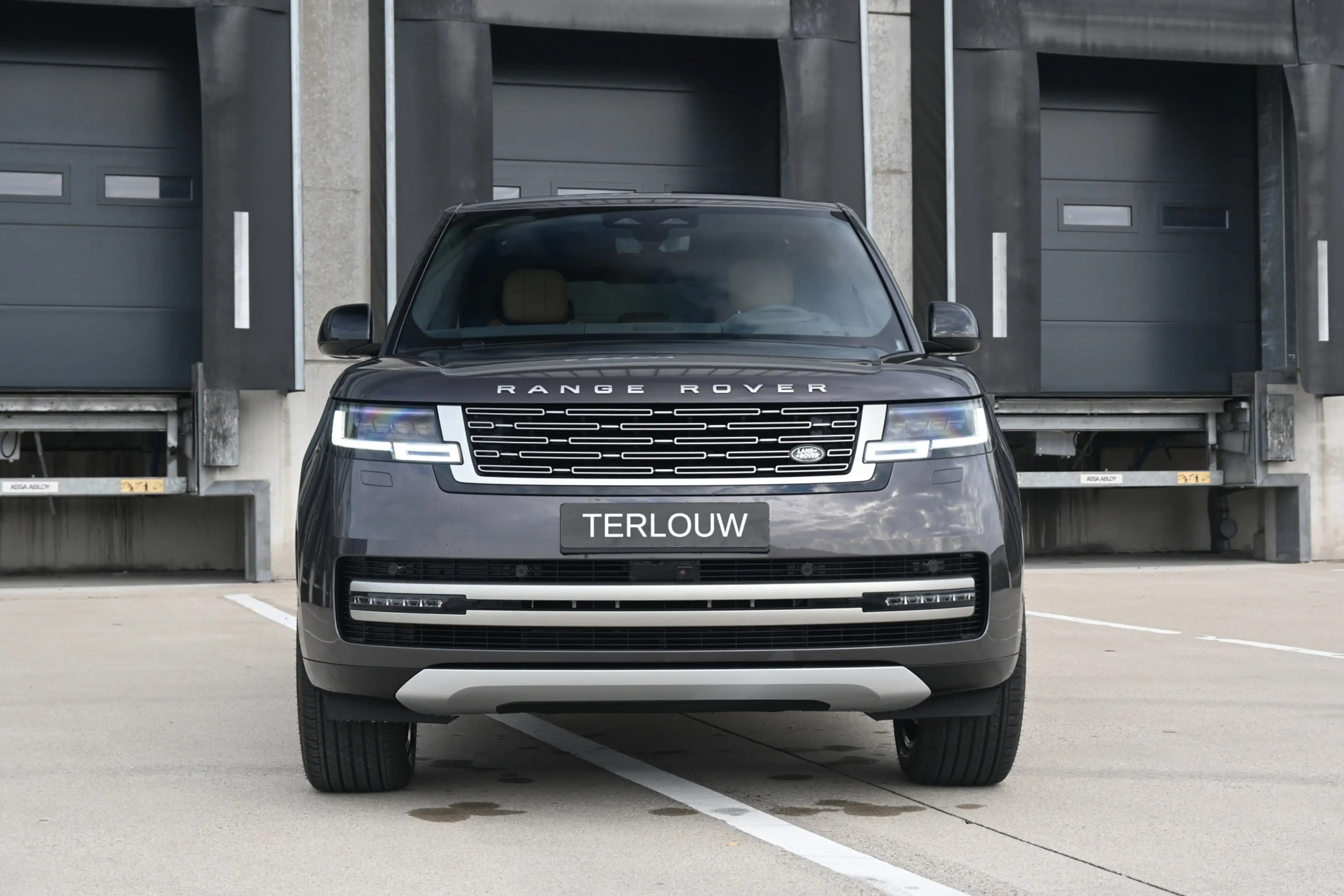 Land Rover Range Rover 3.0 P460e Westminster Edition PHEV — photo 5