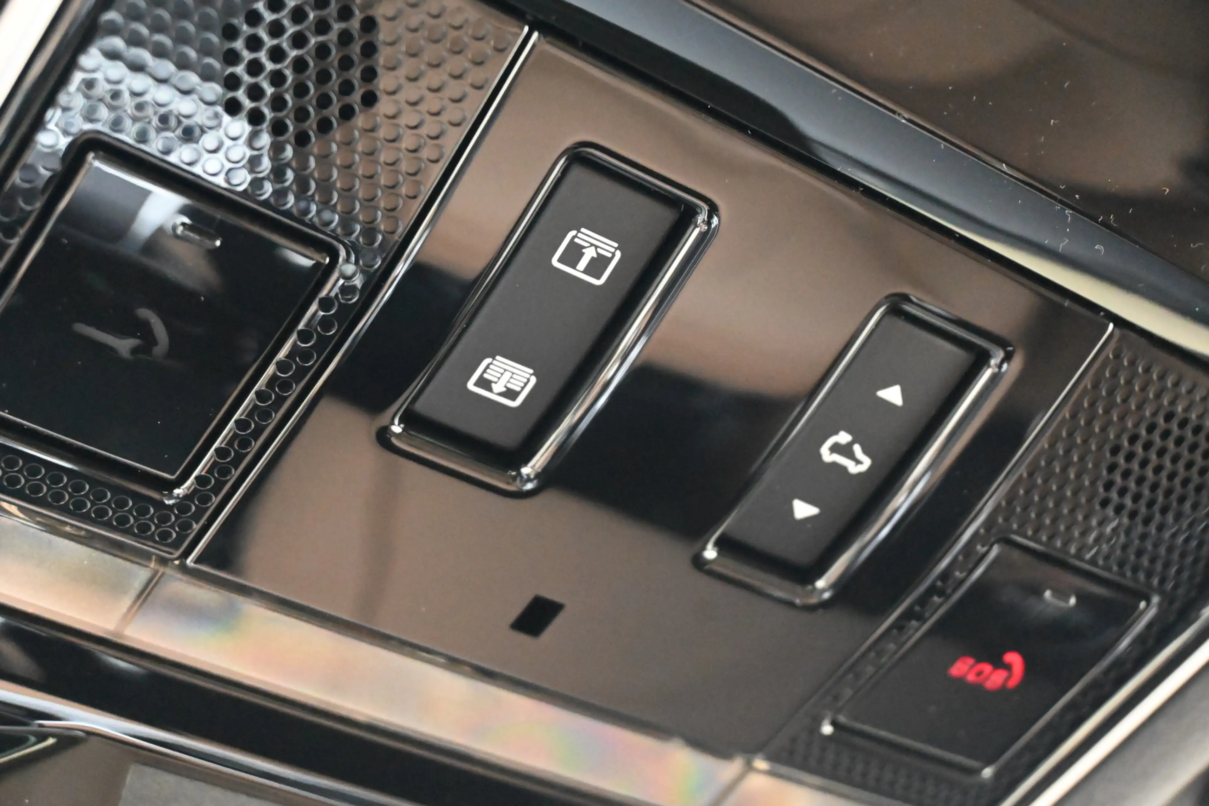 Land Rover Range Rover 3.0 P460e Westminster Edition PHEV — photo 23