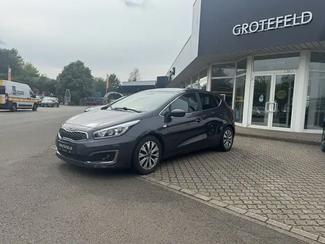 Kia Ceed view 2