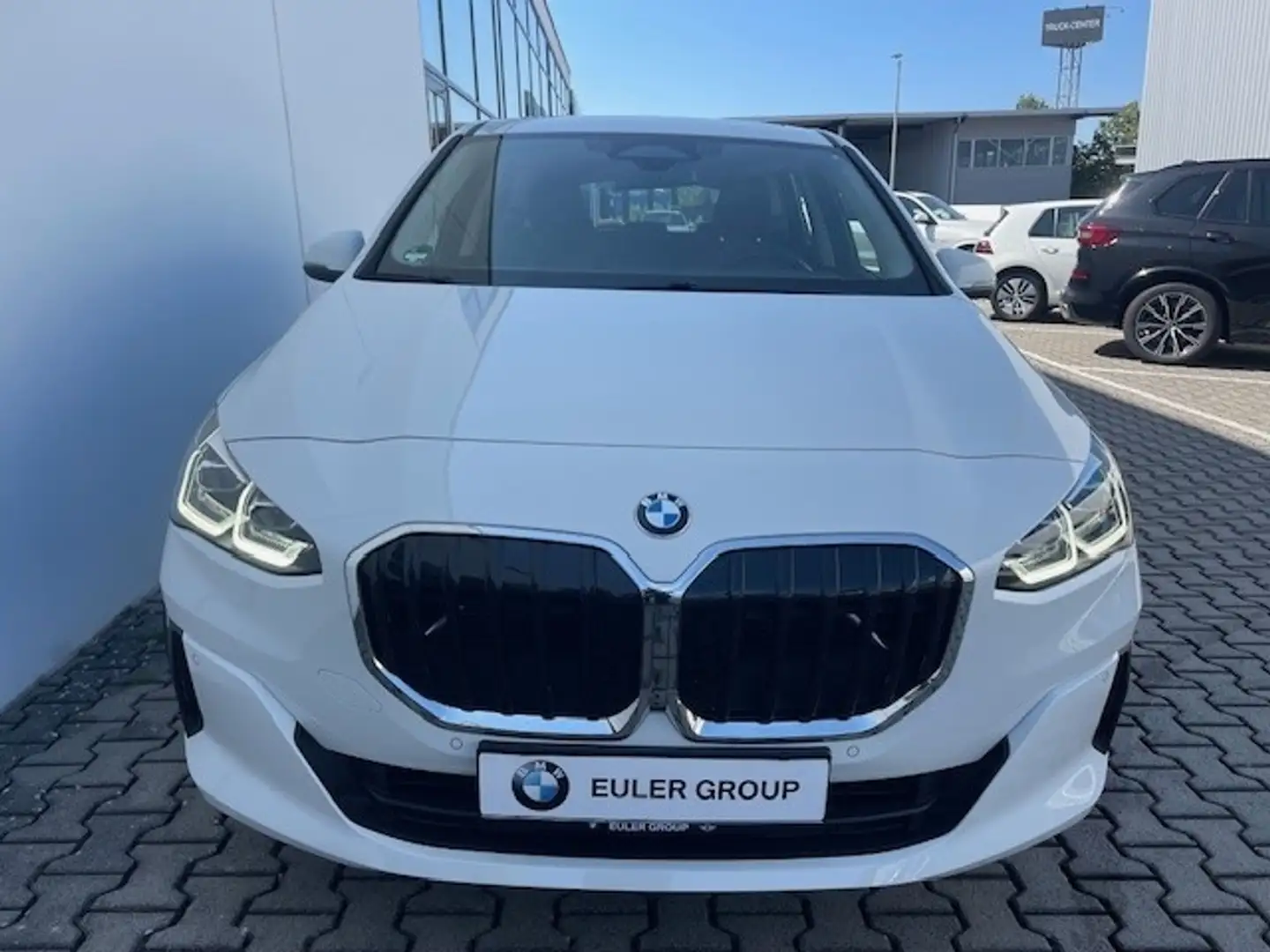 BMW 223 Active Tourer iA PANO SHZ Parkass DAB LED Weiß - 2